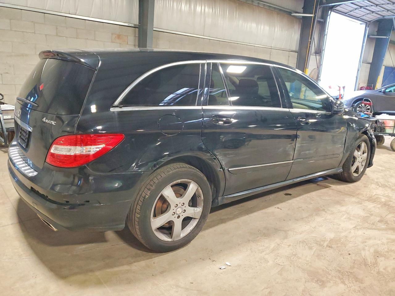 2011 Mercedes-benz R 350 4matic Black vin: 4JGCB6FE0BA132682
