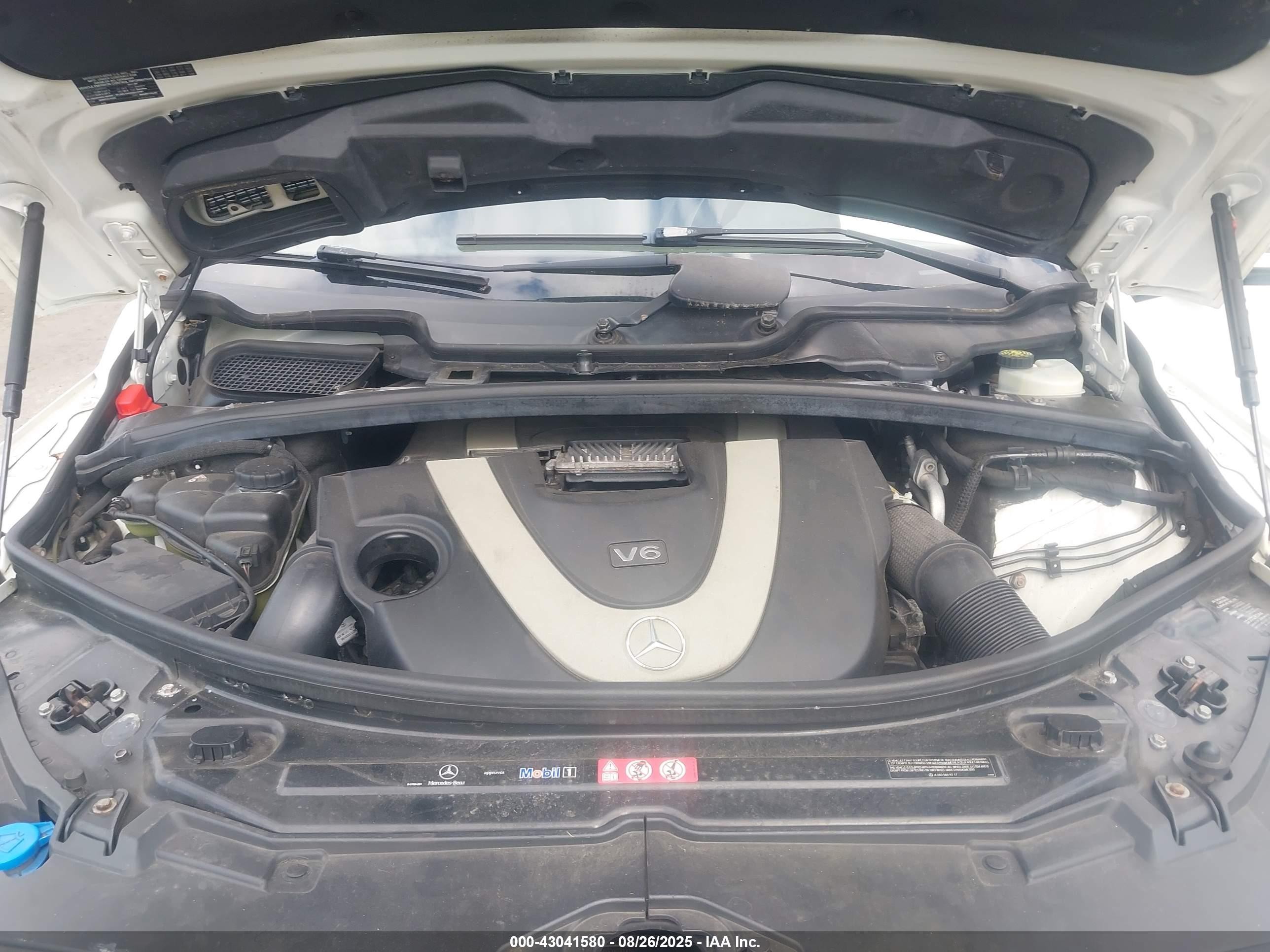 2011 Mercedes-benz R 350 4matic White vin: 4JGCB6FE1BA118094