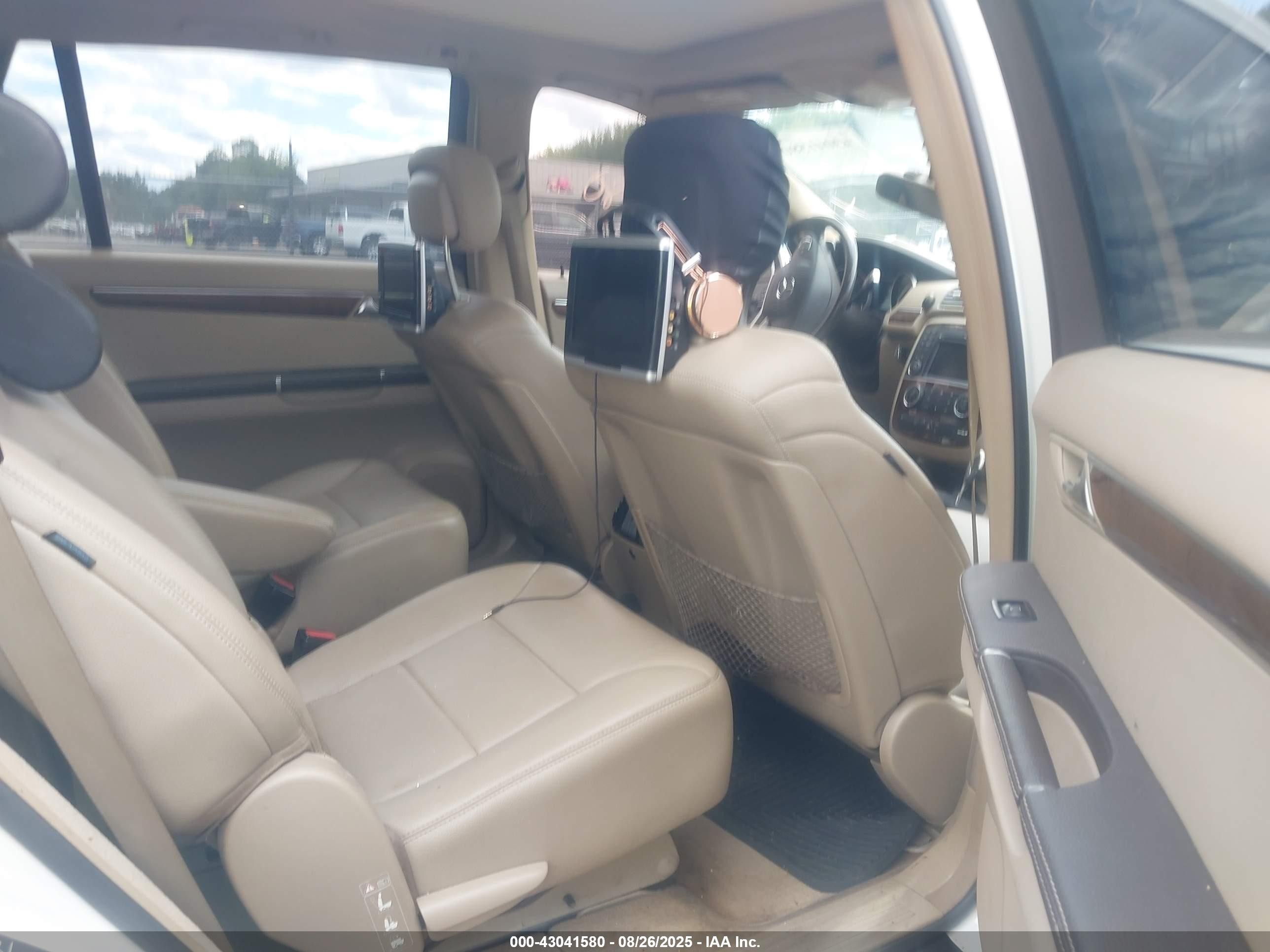 2011 Mercedes-benz R 350 4matic White vin: 4JGCB6FE1BA118094