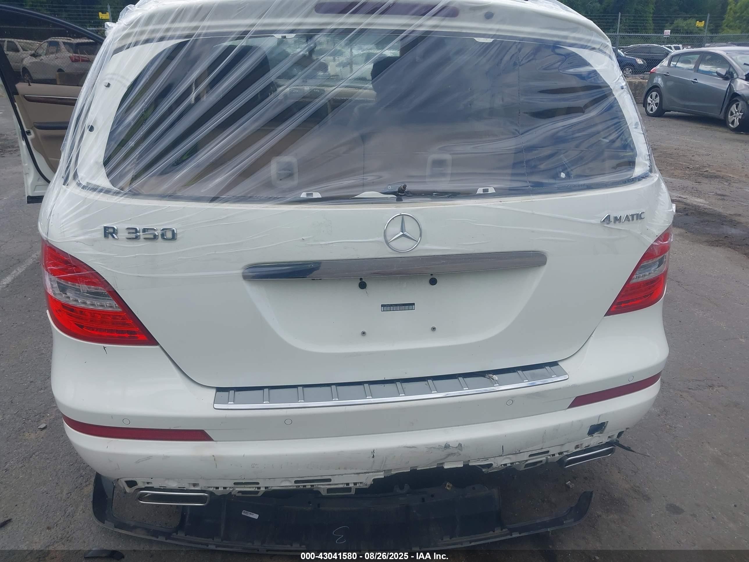 2011 Mercedes-benz R 350 4matic White vin: 4JGCB6FE1BA118094