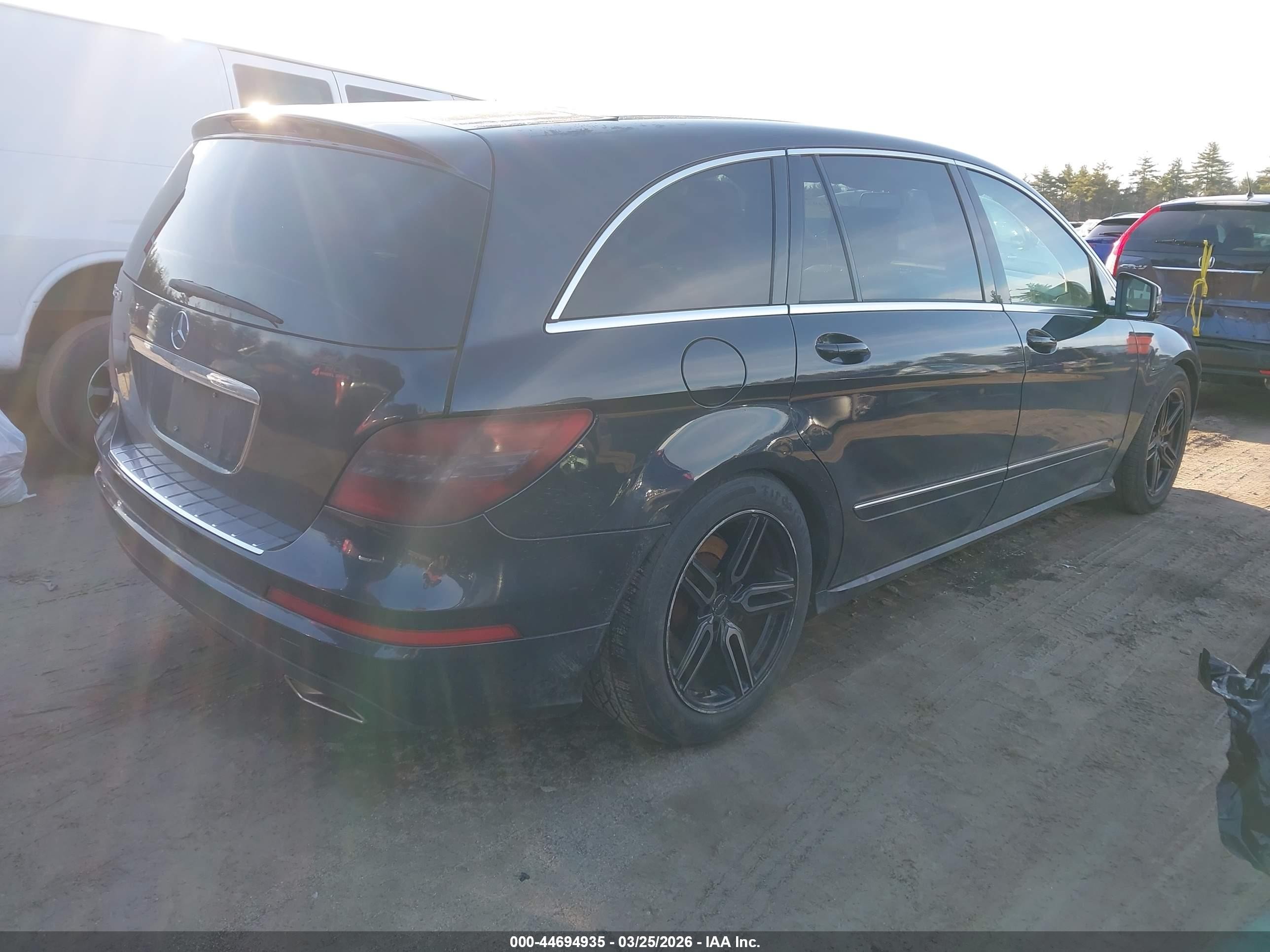 2011 Mercedes-benz R 350 4matic Black vin: 4JGCB6FE2BA125328