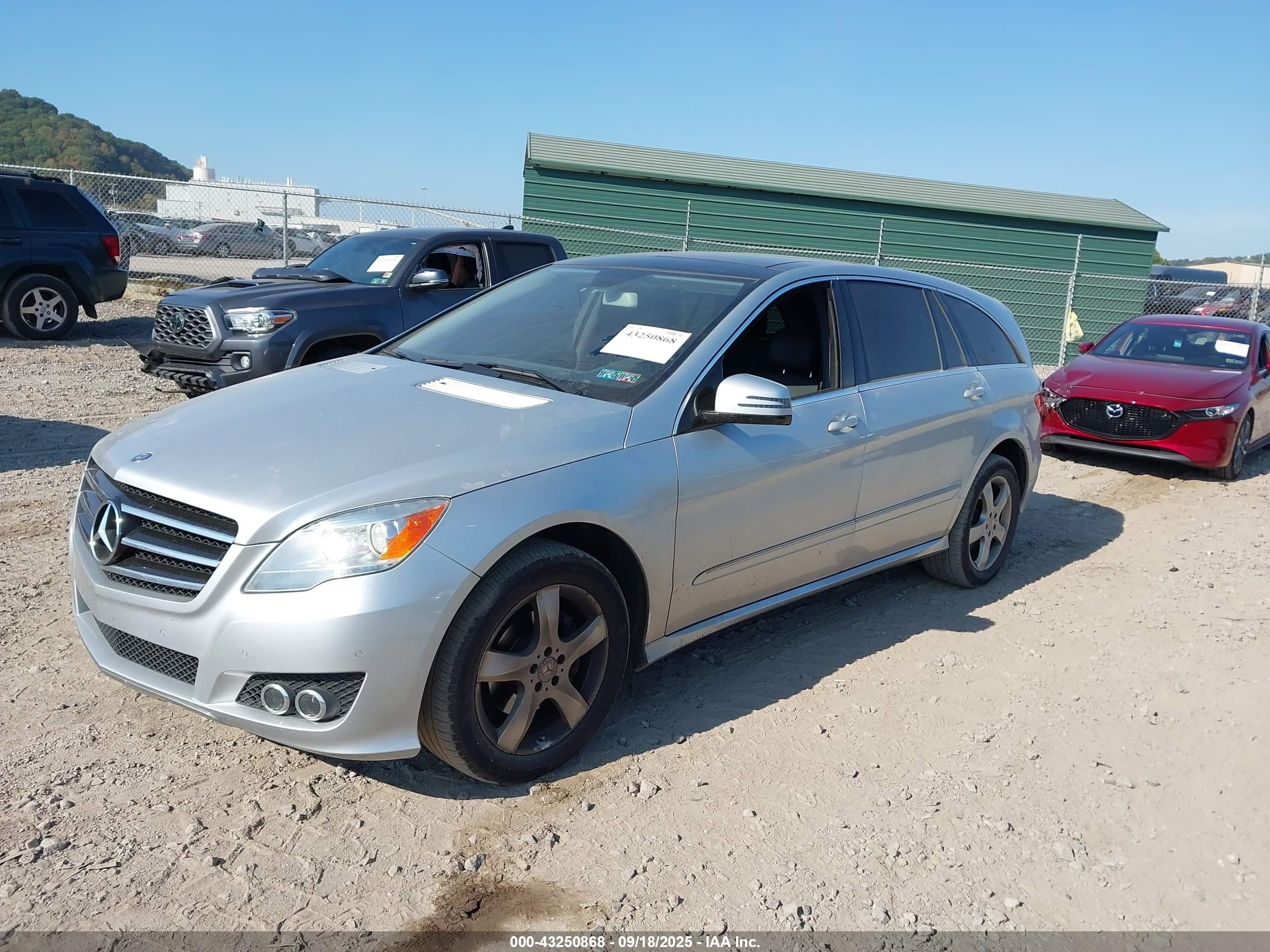 2011 Mercedes-benz R 350 4matic Silver vin: 4JGCB6FE2BA130254