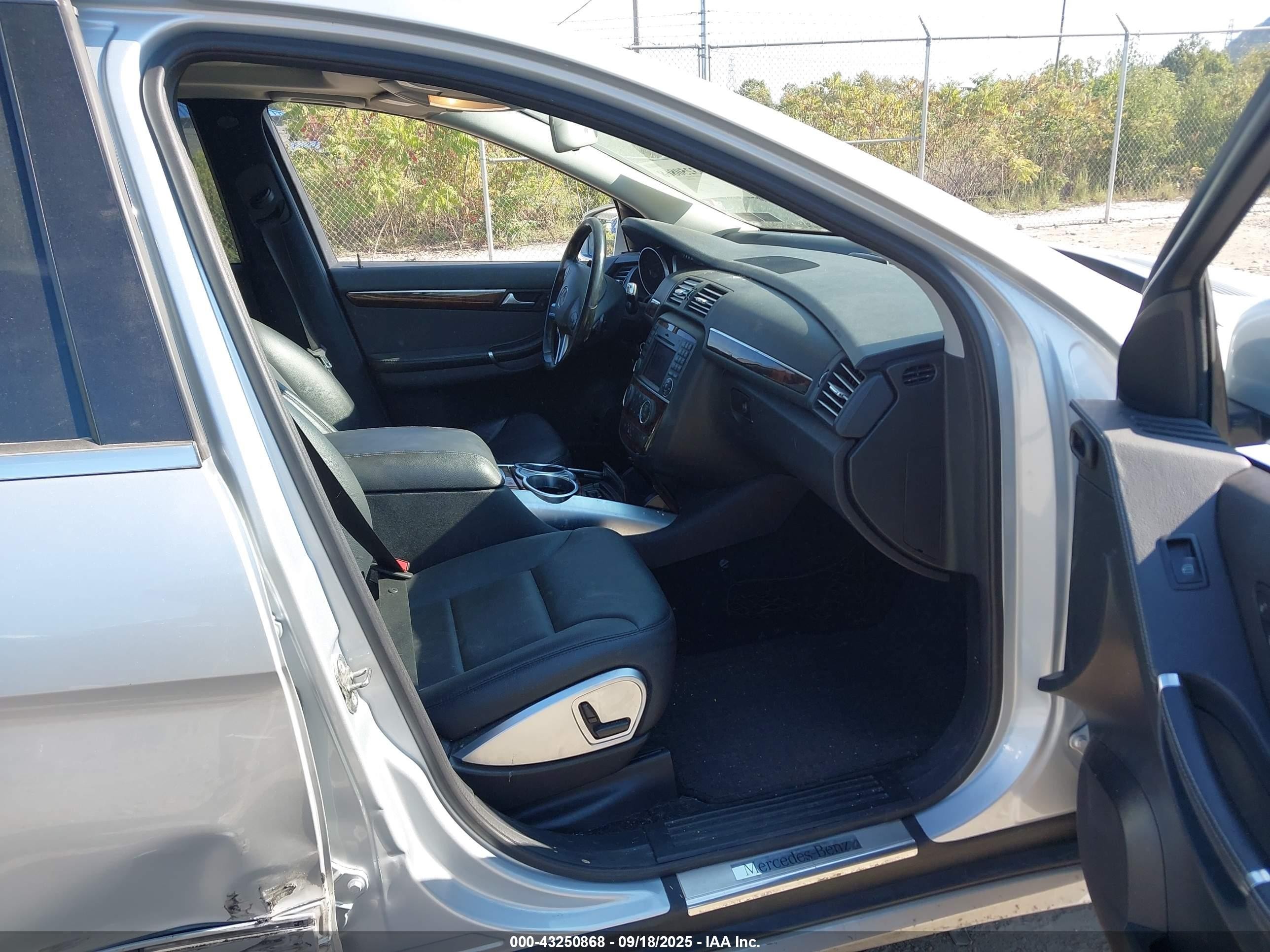 2011 Mercedes-benz R 350 4matic Silver vin: 4JGCB6FE2BA130254