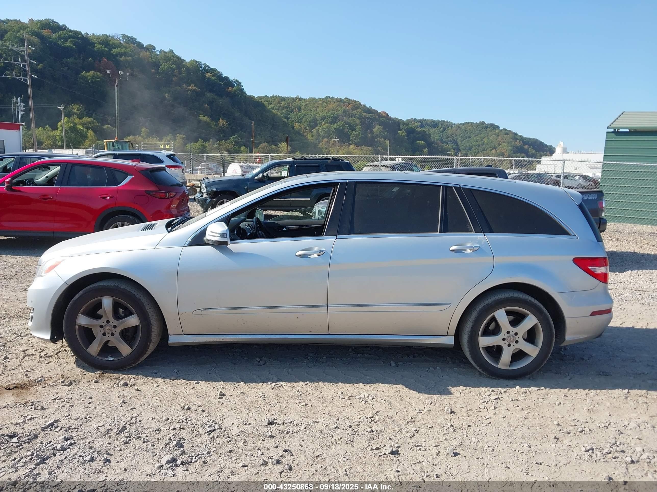 2011 Mercedes-benz R 350 4matic Silver vin: 4JGCB6FE2BA130254