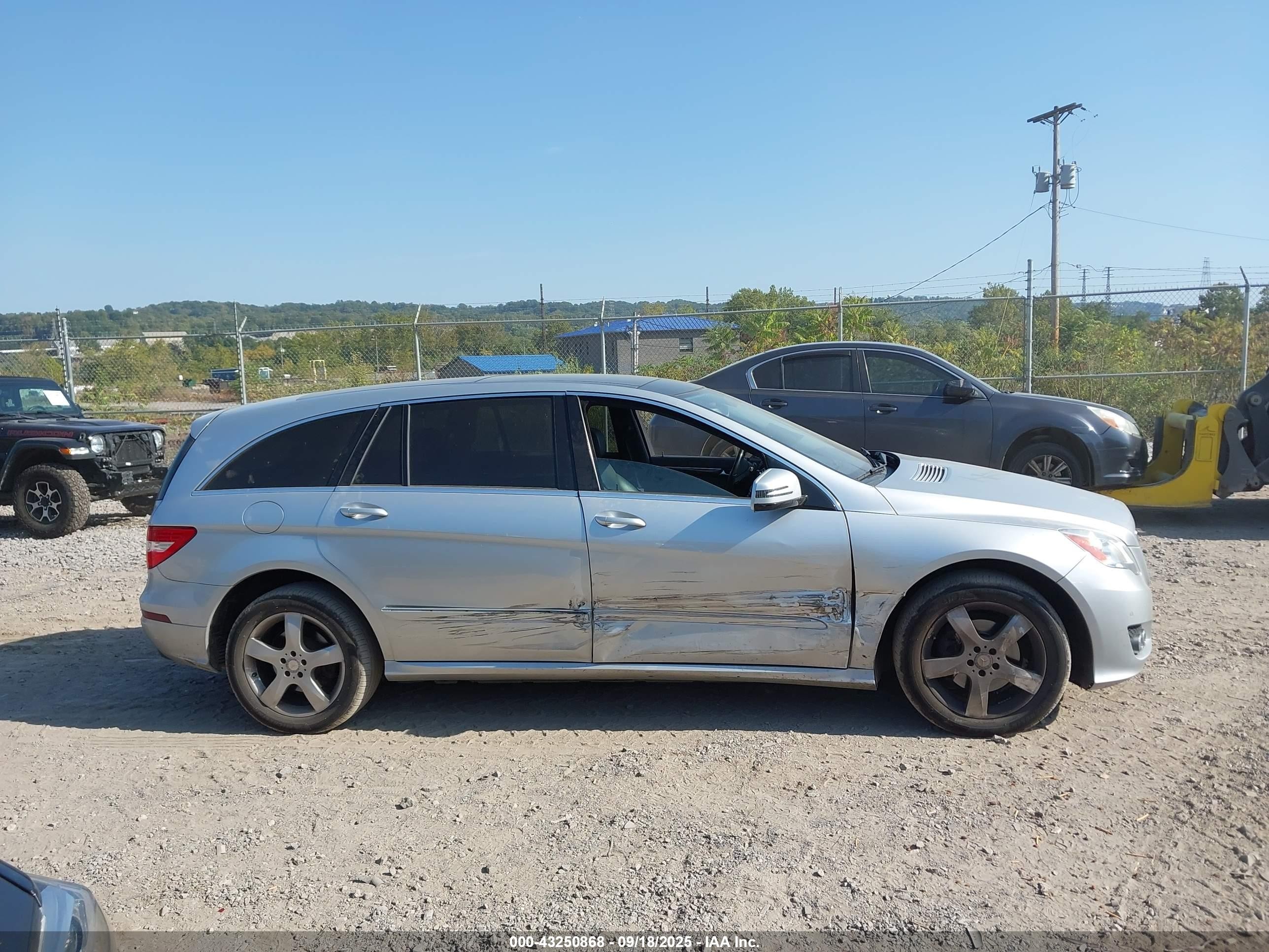 2011 Mercedes-benz R 350 4matic Silver vin: 4JGCB6FE2BA130254