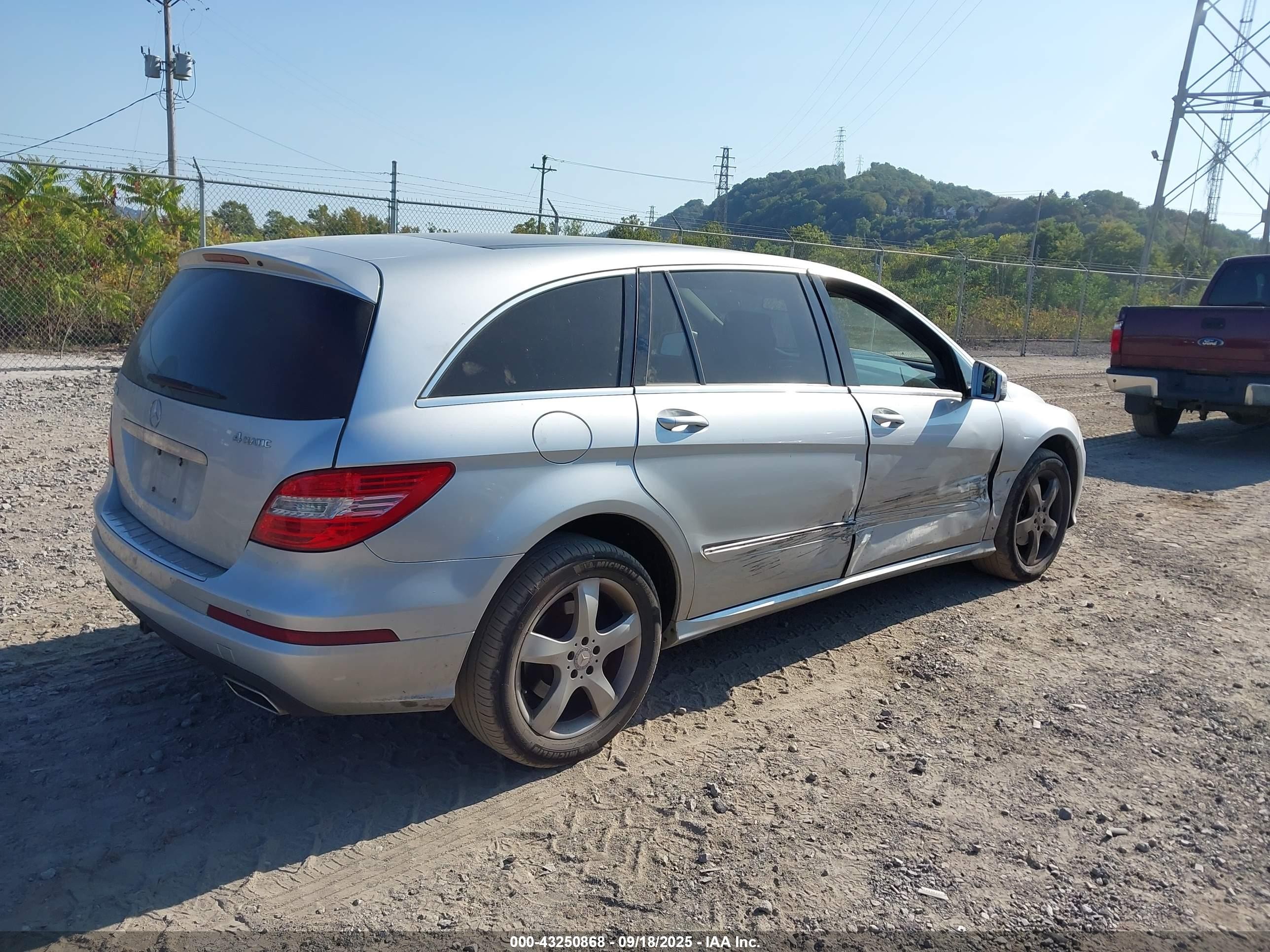 2011 Mercedes-benz R 350 4matic Silver vin: 4JGCB6FE2BA130254