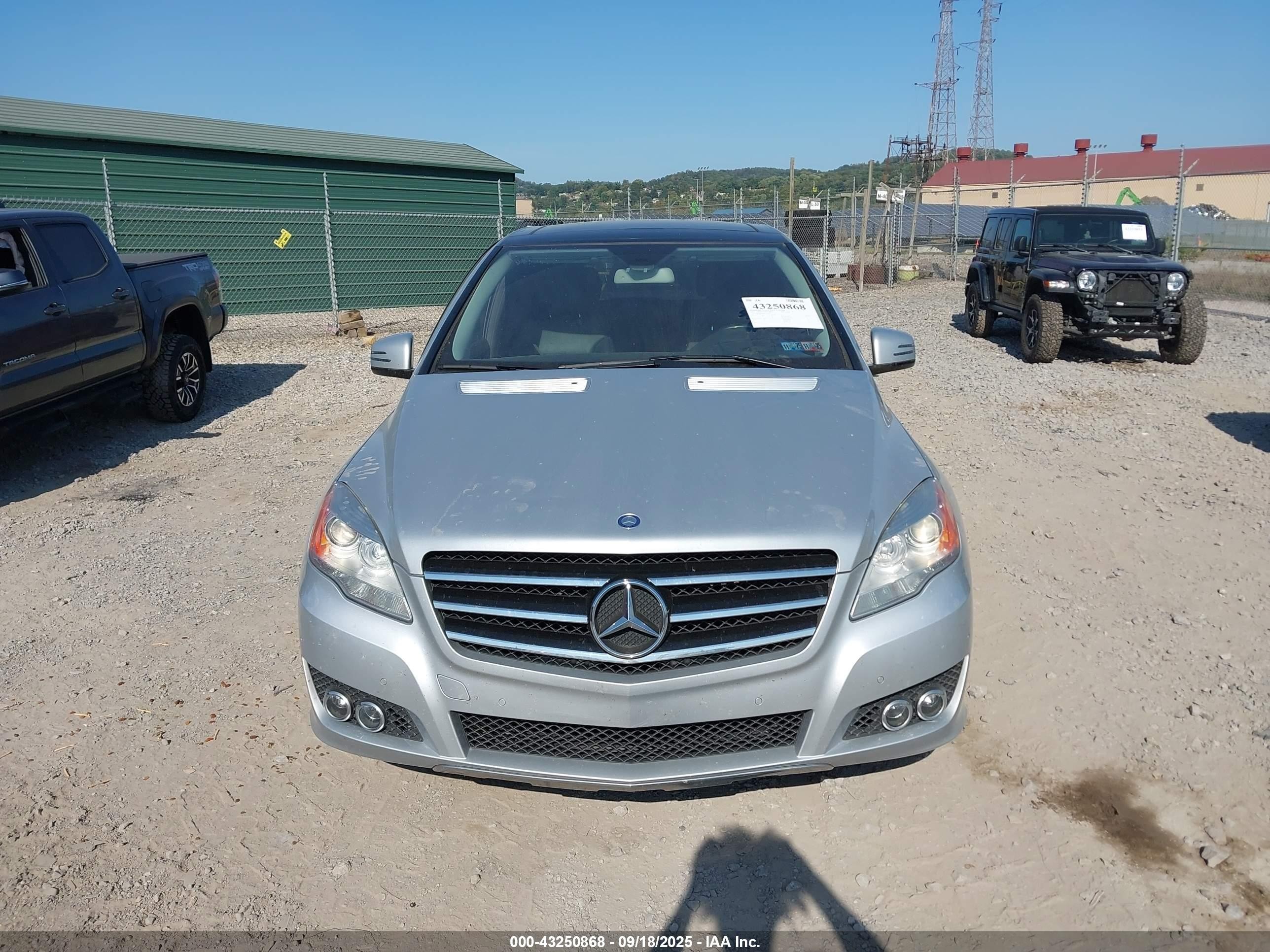2011 Mercedes-benz R 350 4matic Silver vin: 4JGCB6FE2BA130254