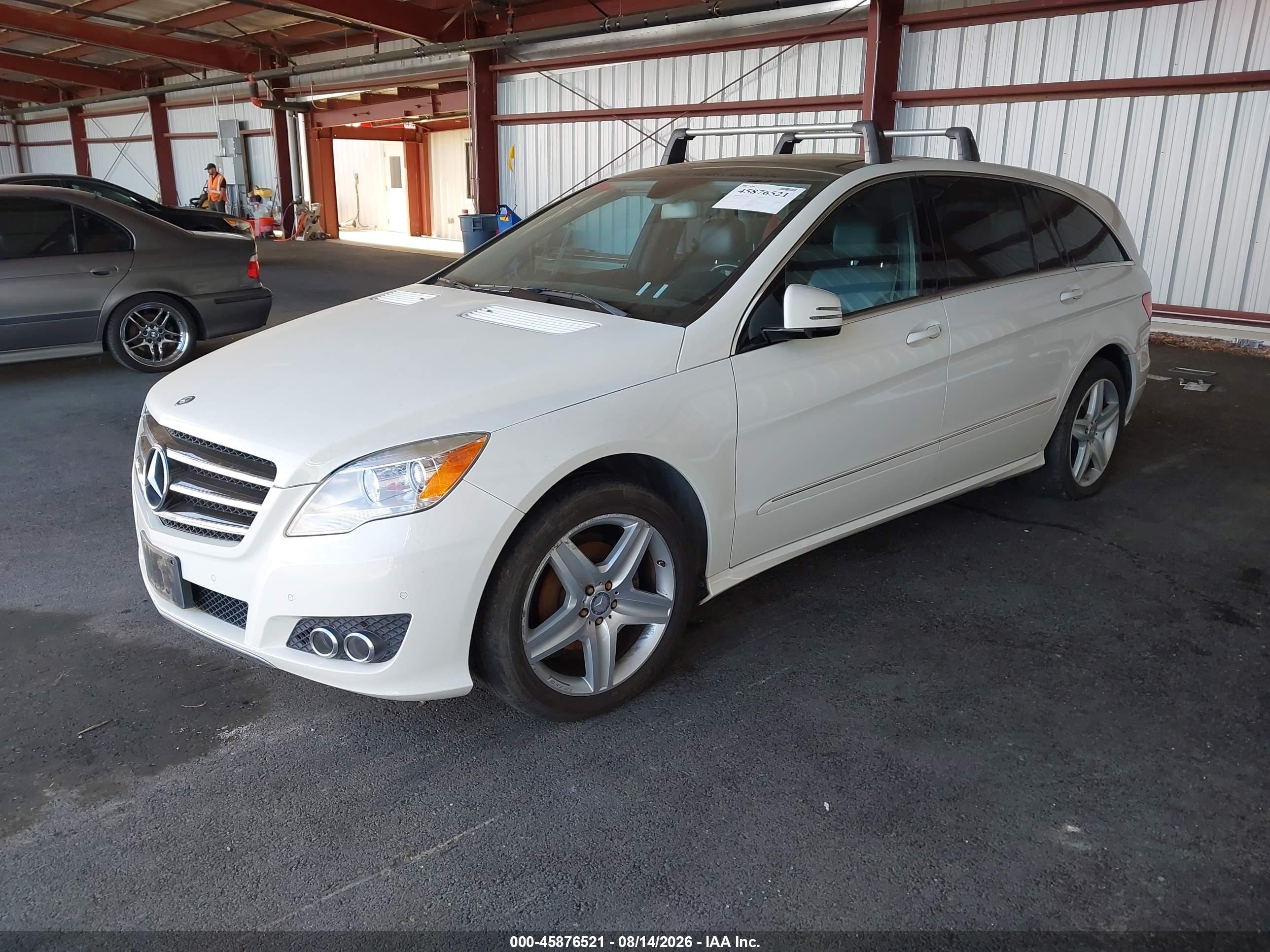 2011 Mercedes-benz R 350 4matic White vin: 4JGCB6FE3BA135723