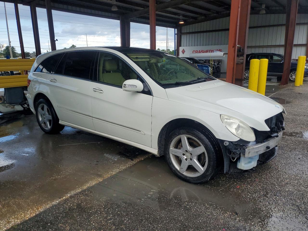 2010 Mercedes-benz R 350 4matic White vin: 4JGCB6FE6AA107641