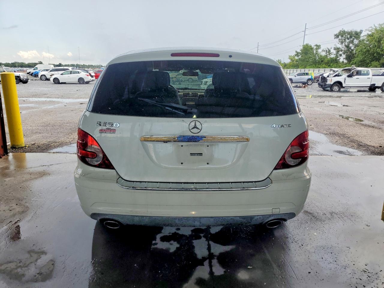 2010 Mercedes-benz R 350 4matic White vin: 4JGCB6FE6AA107641