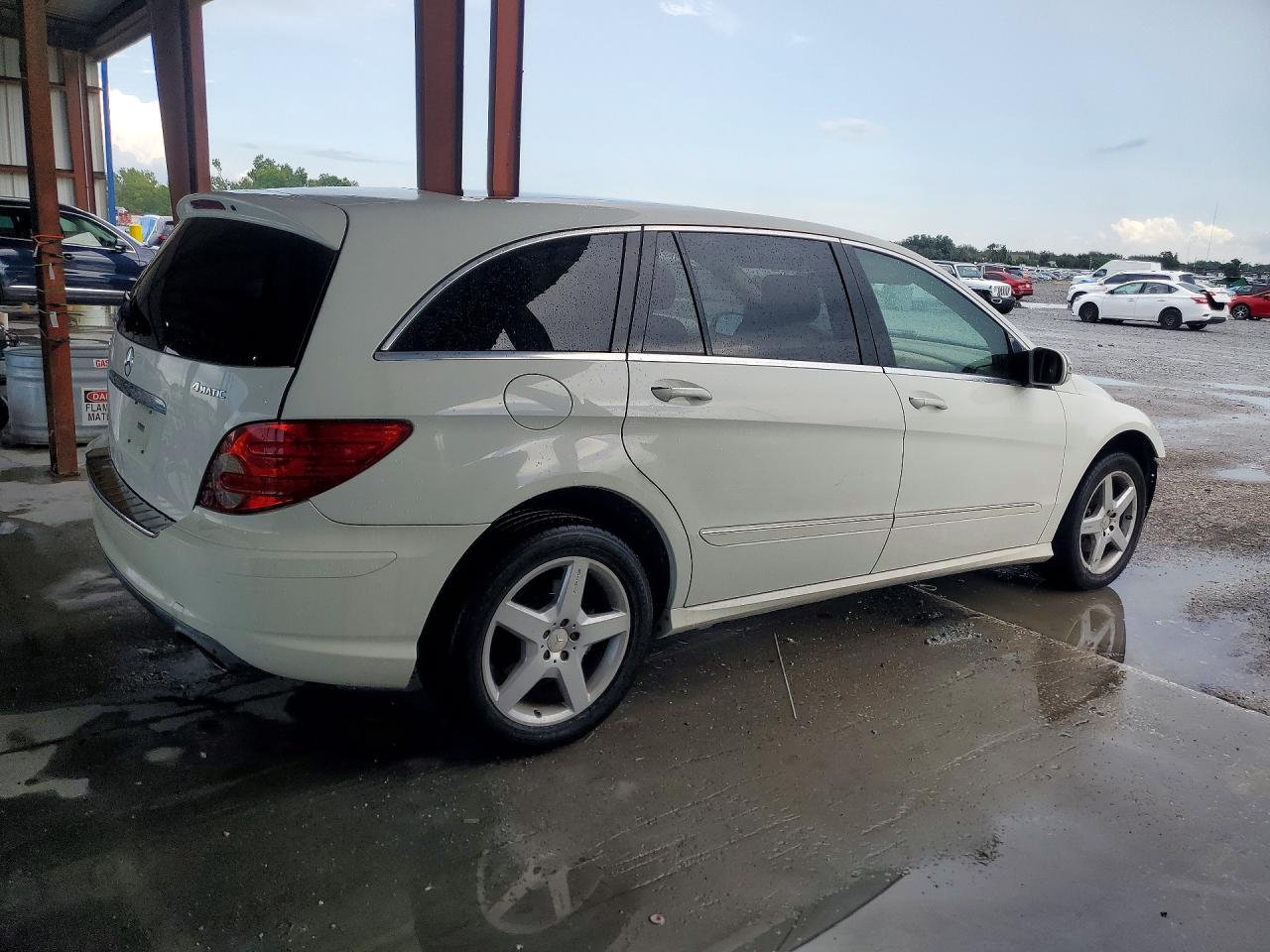 2010 Mercedes-benz R 350 4matic White vin: 4JGCB6FE6AA107641
