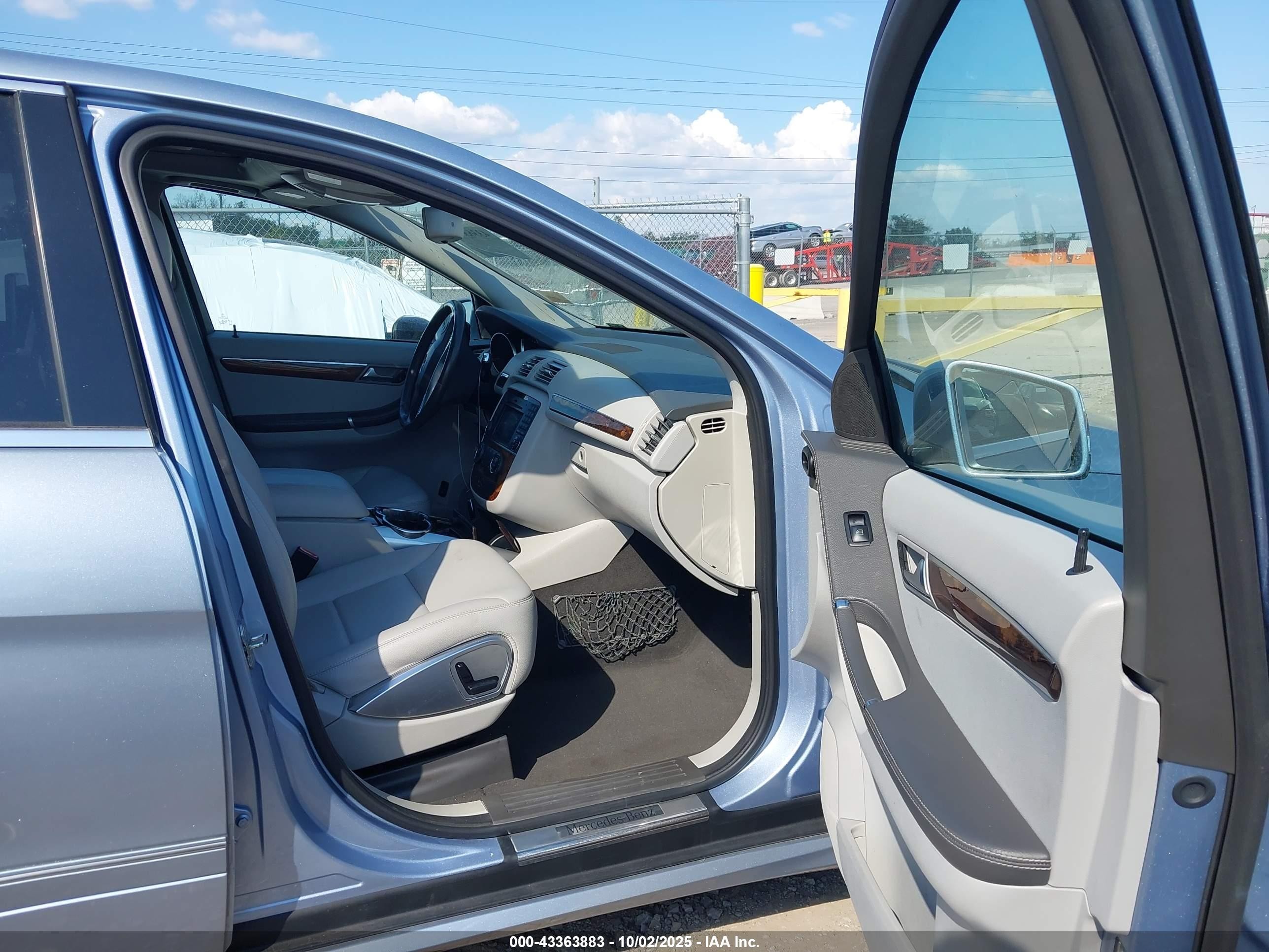 2011 Mercedes-benz R 350 4matic Blue vin: 4JGCB6FE6BA122173