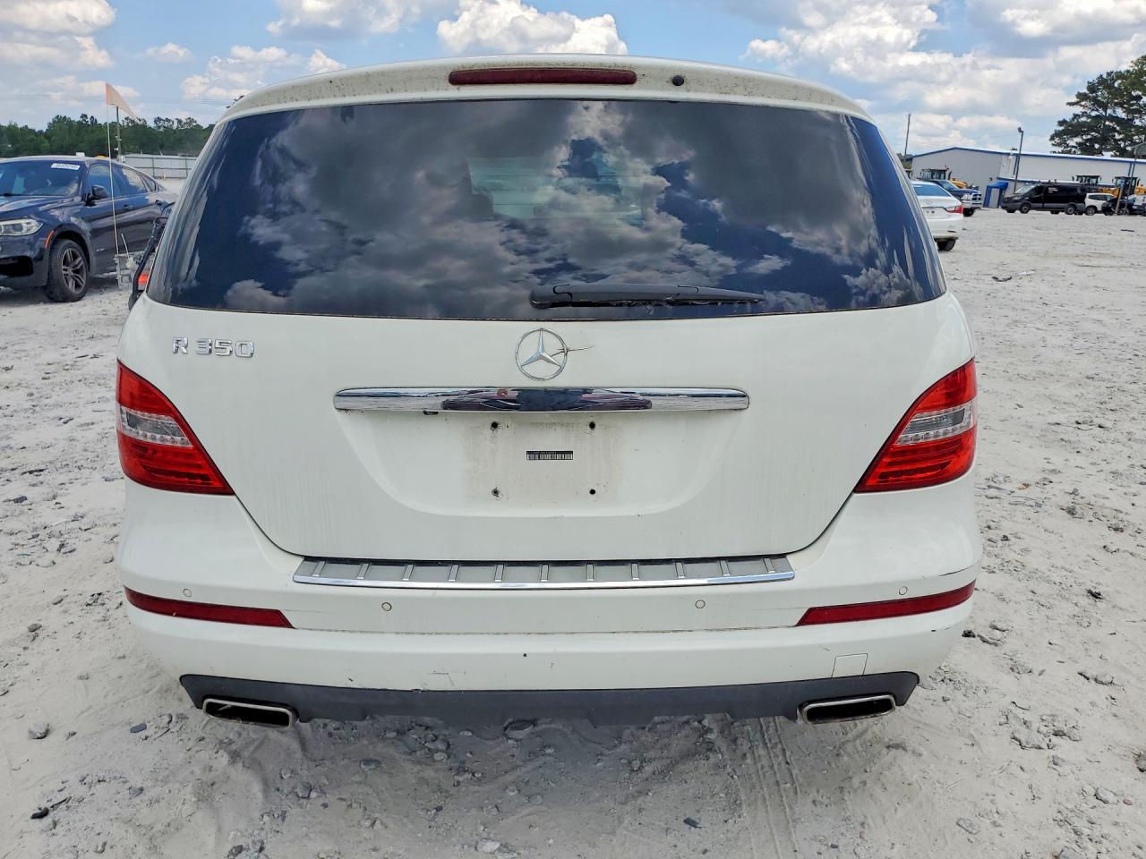 2011 Mercedes-benz R 350 4matic White vin: 4JGCB6FE7BA130881