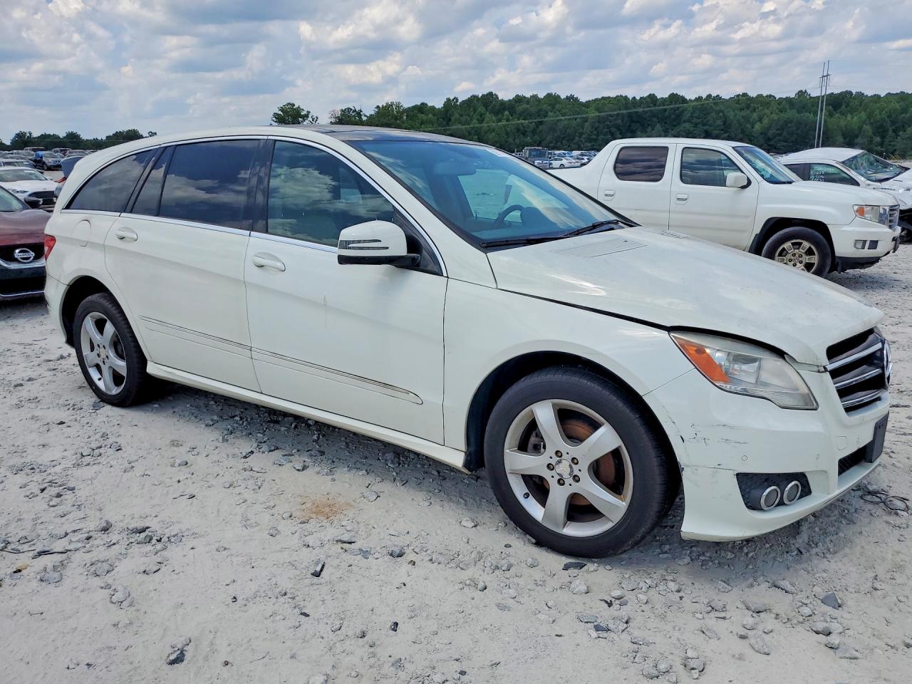 2011 Mercedes-benz R 350 4matic White vin: 4JGCB6FE7BA130881