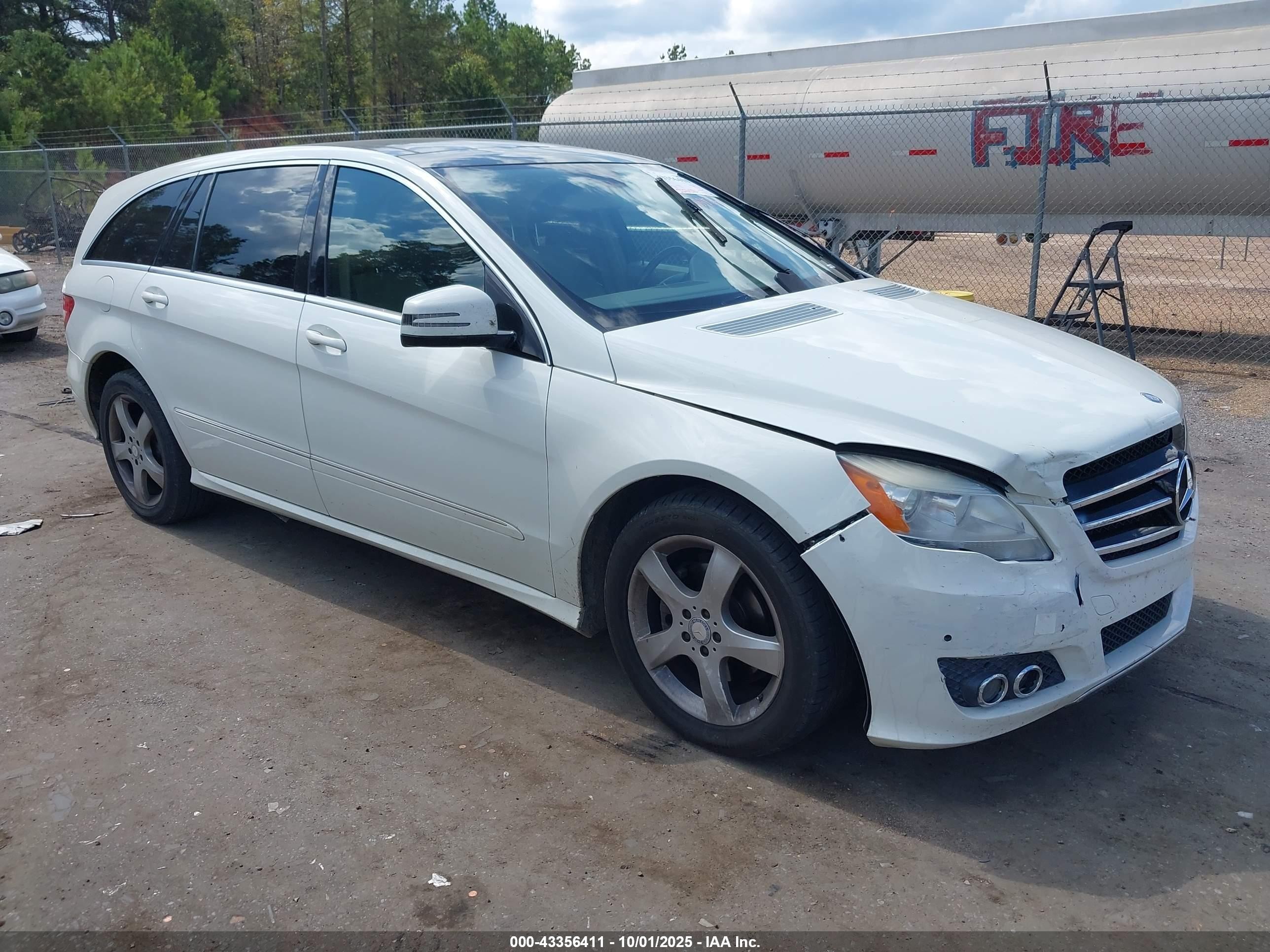2011 Mercedes-benz R 350 4matic White vin: 4JGCB6FE8BA126614