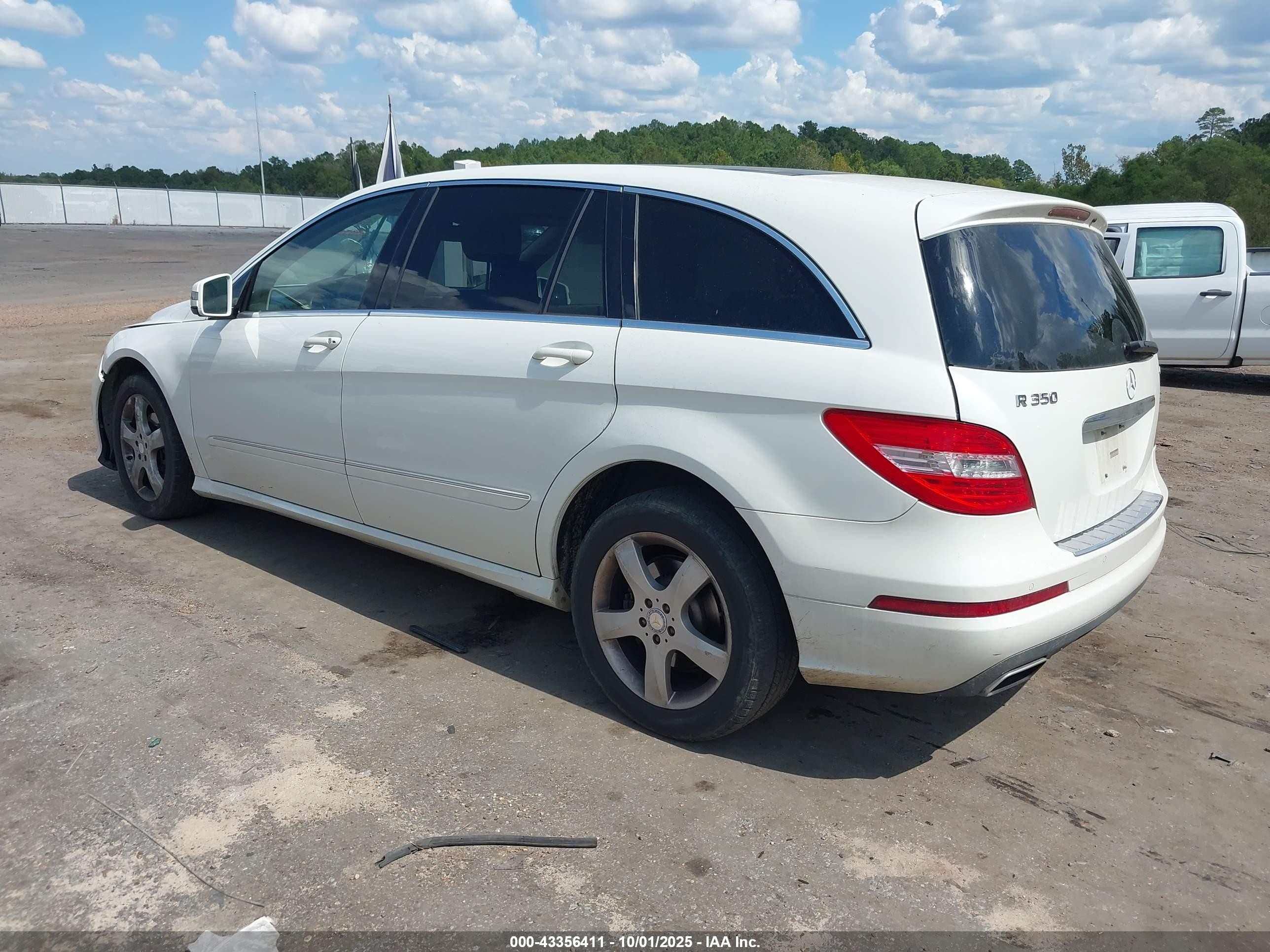 2011 Mercedes-benz R 350 4matic White vin: 4JGCB6FE8BA126614