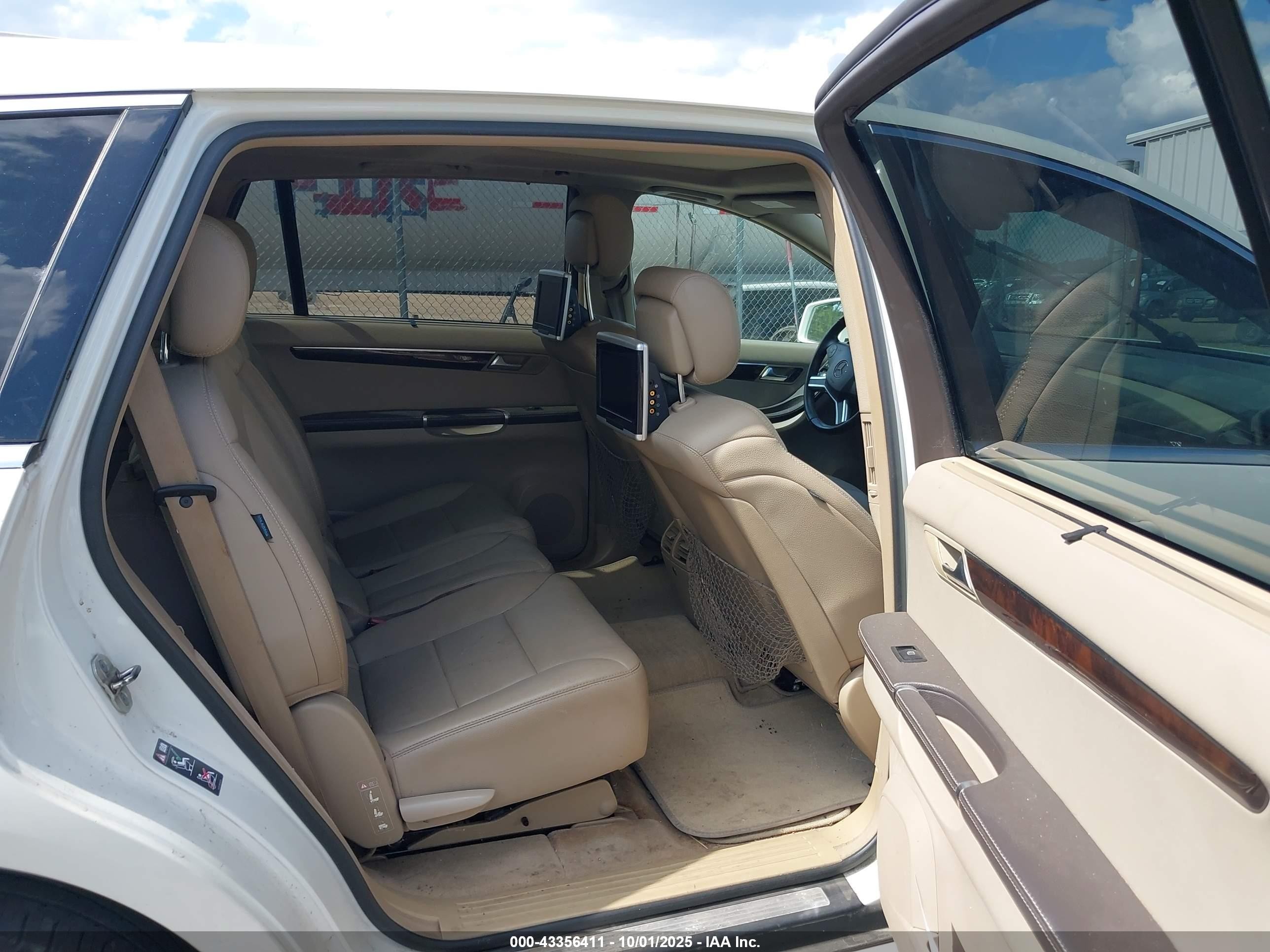 2011 Mercedes-benz R 350 4matic White vin: 4JGCB6FE8BA126614
