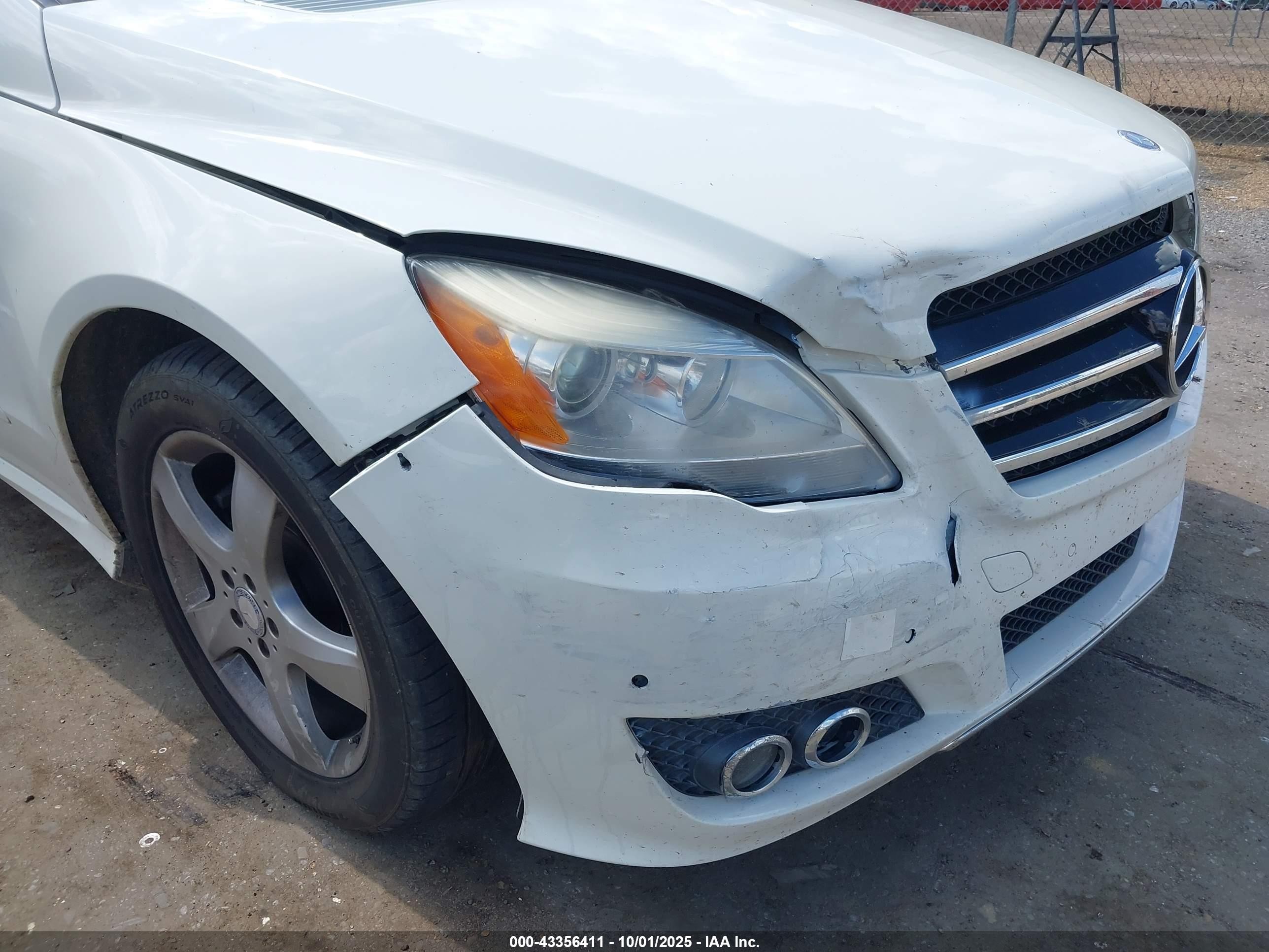 2011 Mercedes-benz R 350 4matic White vin: 4JGCB6FE8BA126614