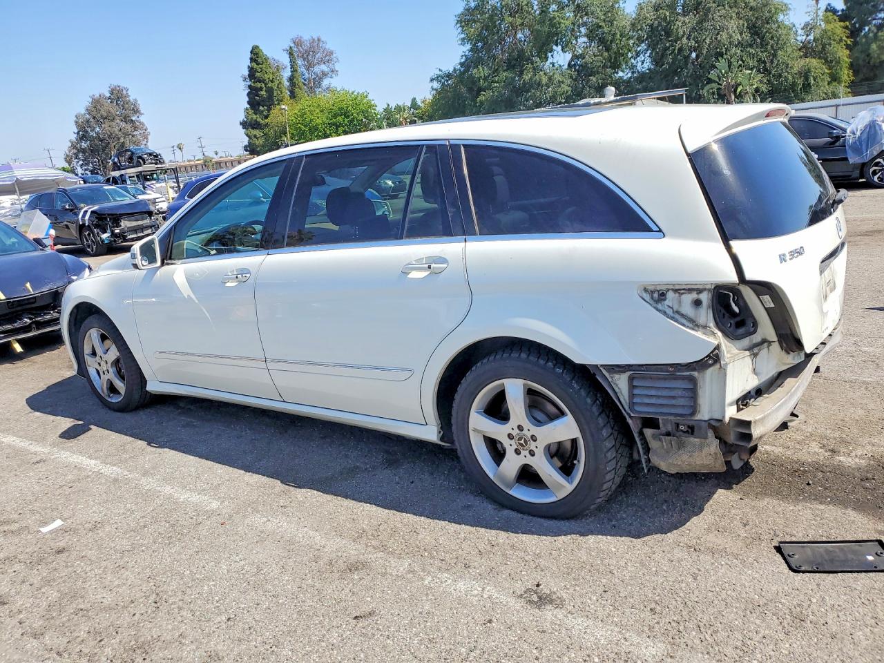 2011 Mercedes-benz R 350 4matic White vin: 4JGCB6FE9BA114049