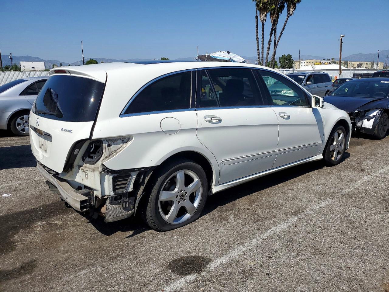 2011 Mercedes-benz R 350 4matic White vin: 4JGCB6FE9BA114049