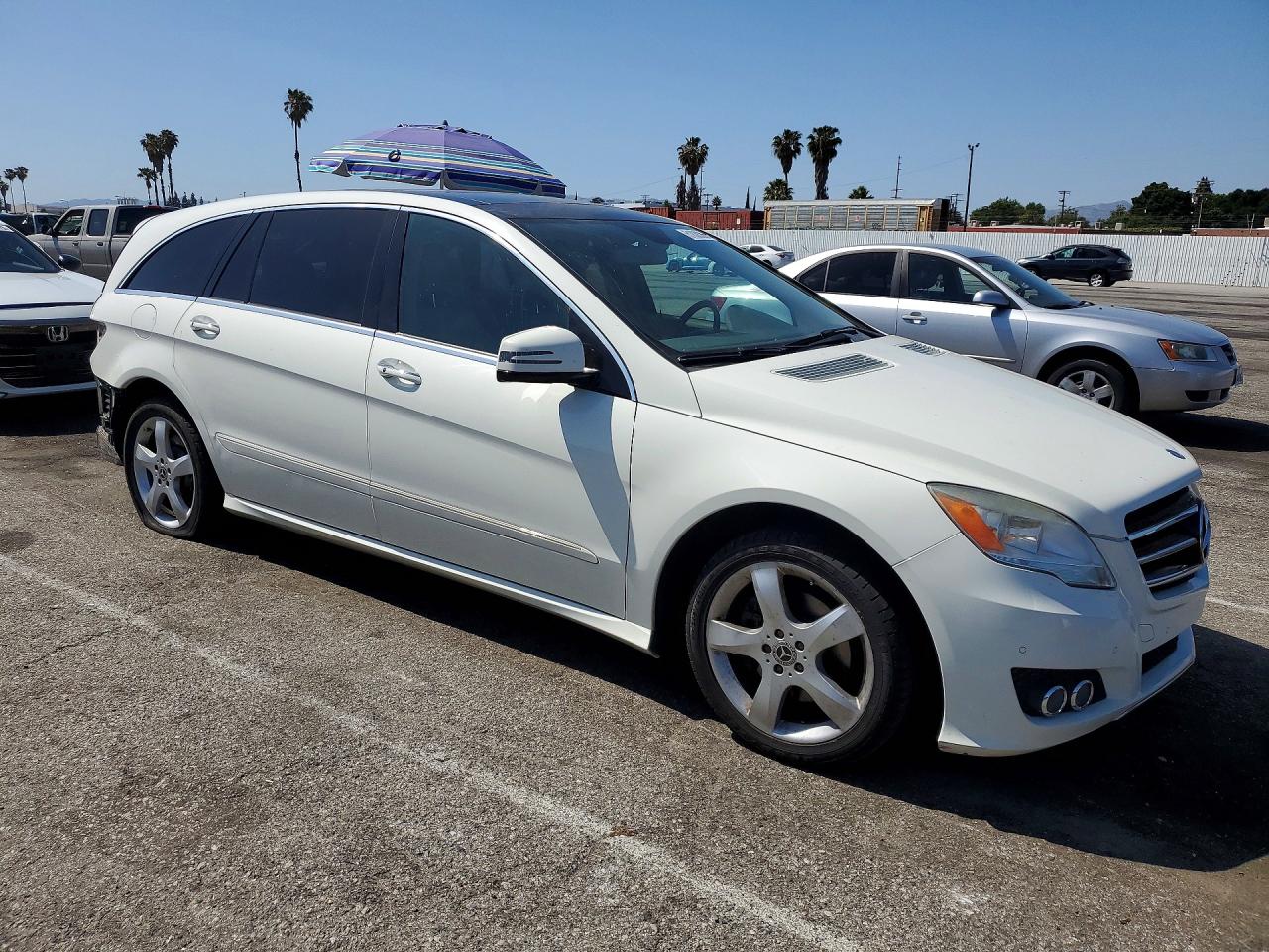 2011 Mercedes-benz R 350 4matic White vin: 4JGCB6FE9BA114049