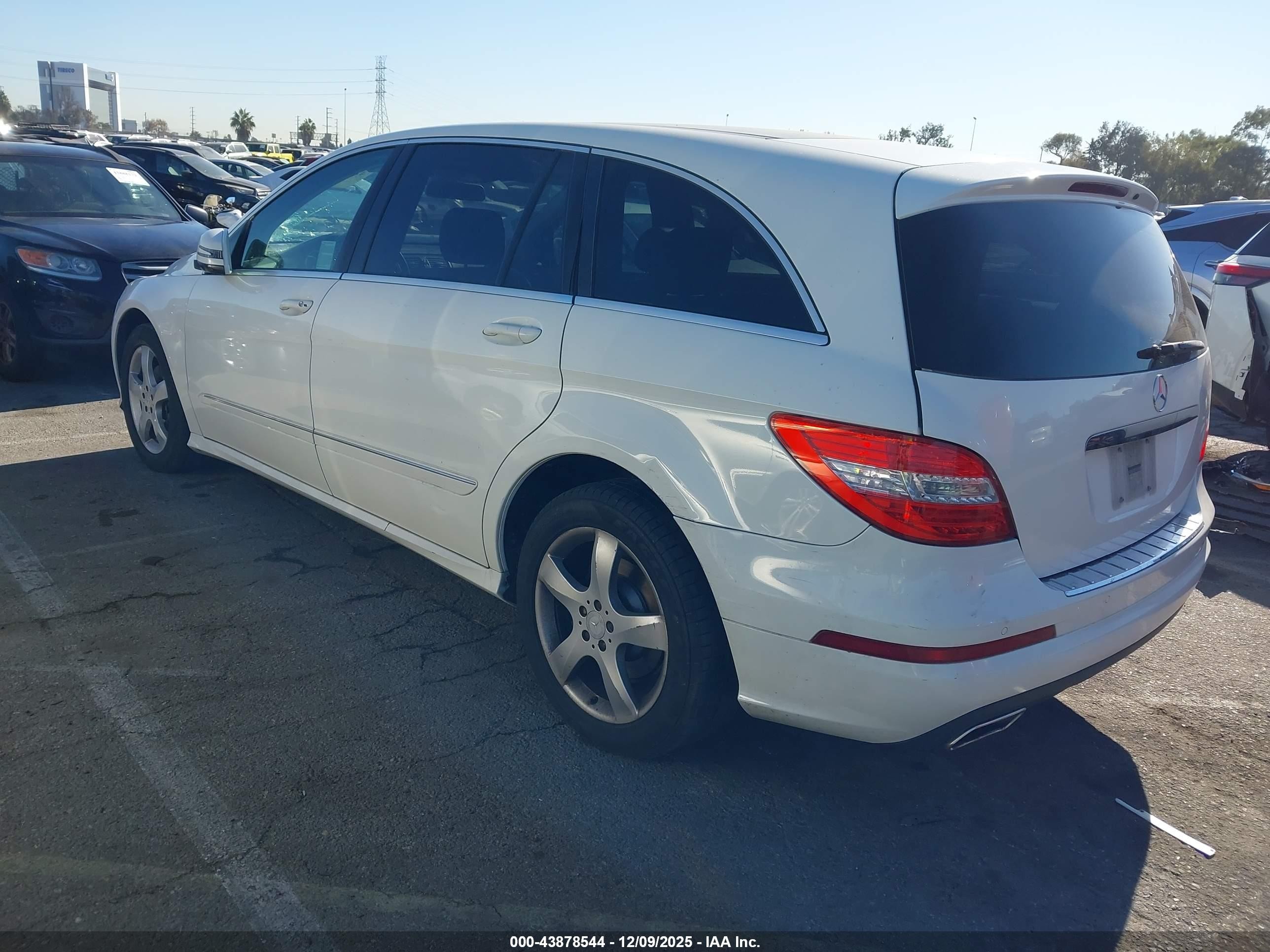 2011 Mercedes-benz R 350 4matic White vin: 4JGCB6FE9BA115282