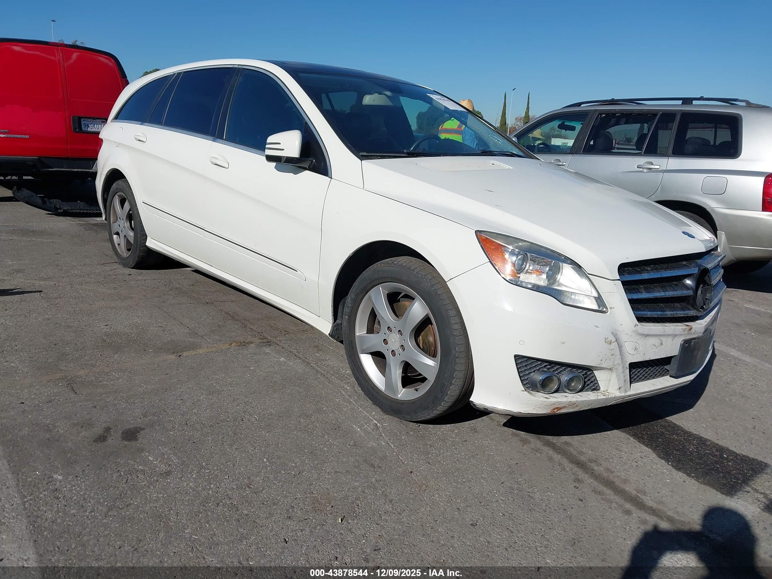 2011 Mercedes-benz R 350 4matic White vin: 4JGCB6FE9BA115282