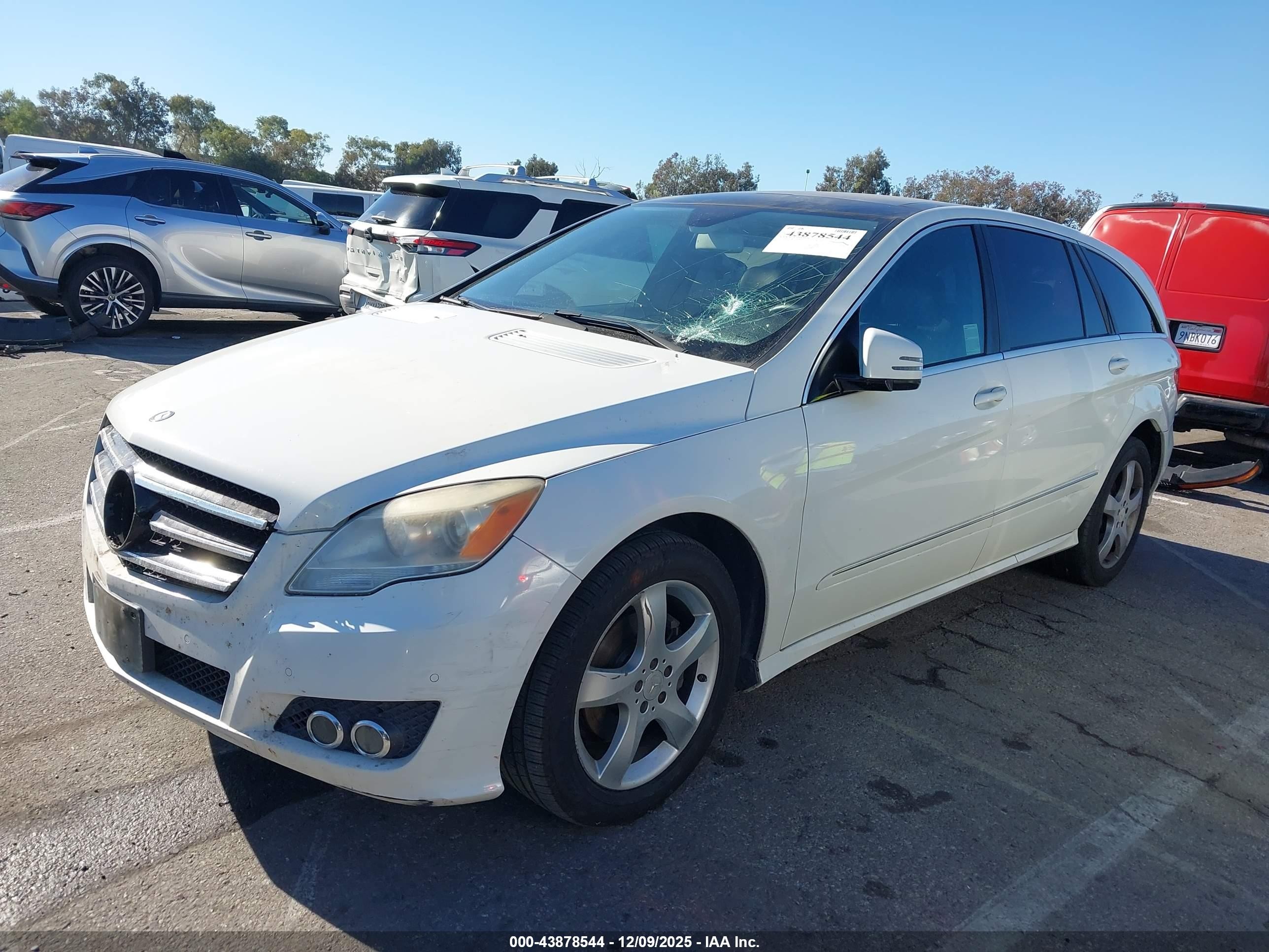 2011 Mercedes-benz R 350 4matic White vin: 4JGCB6FE9BA115282