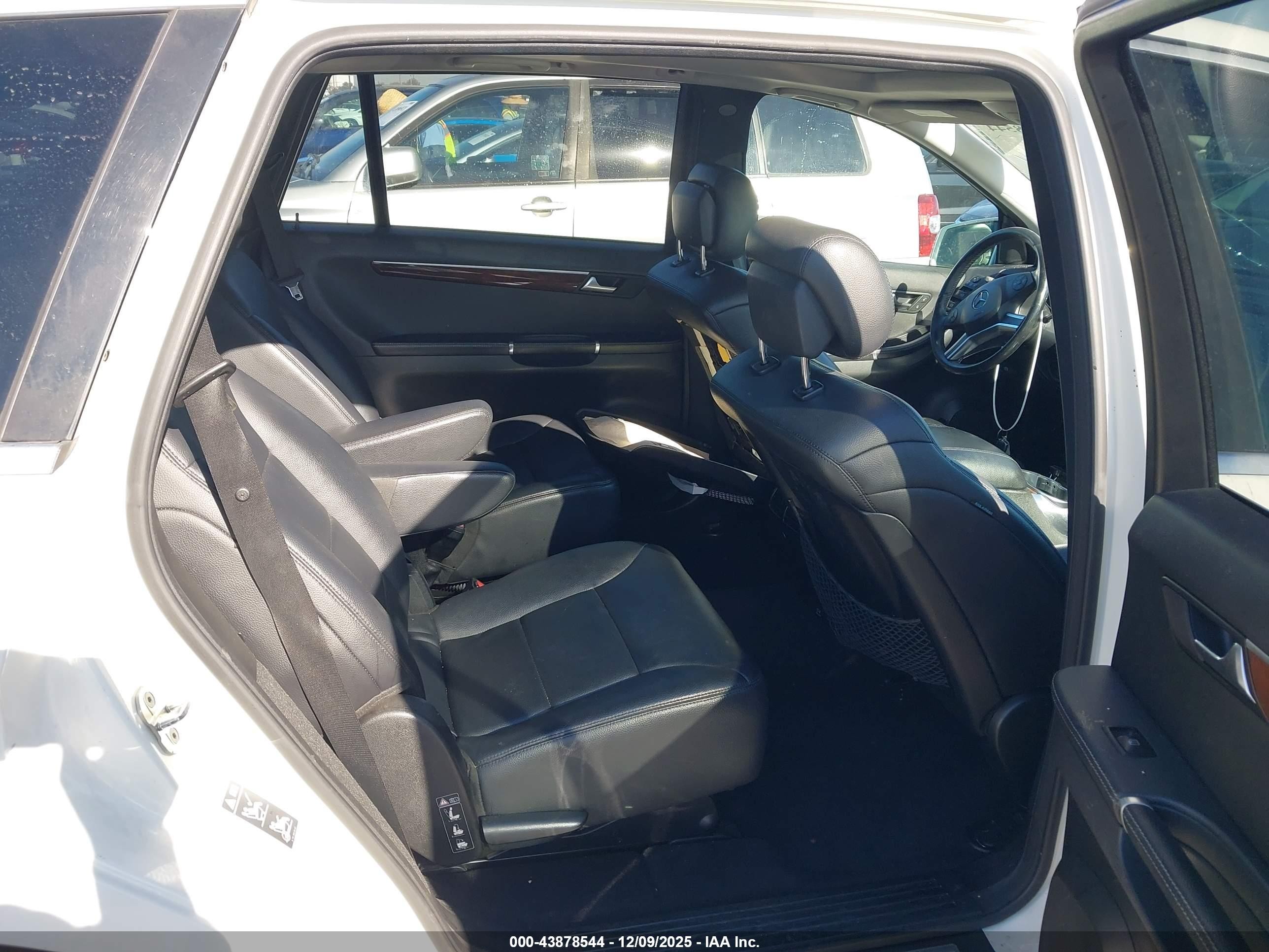 2011 Mercedes-benz R 350 4matic White vin: 4JGCB6FE9BA115282