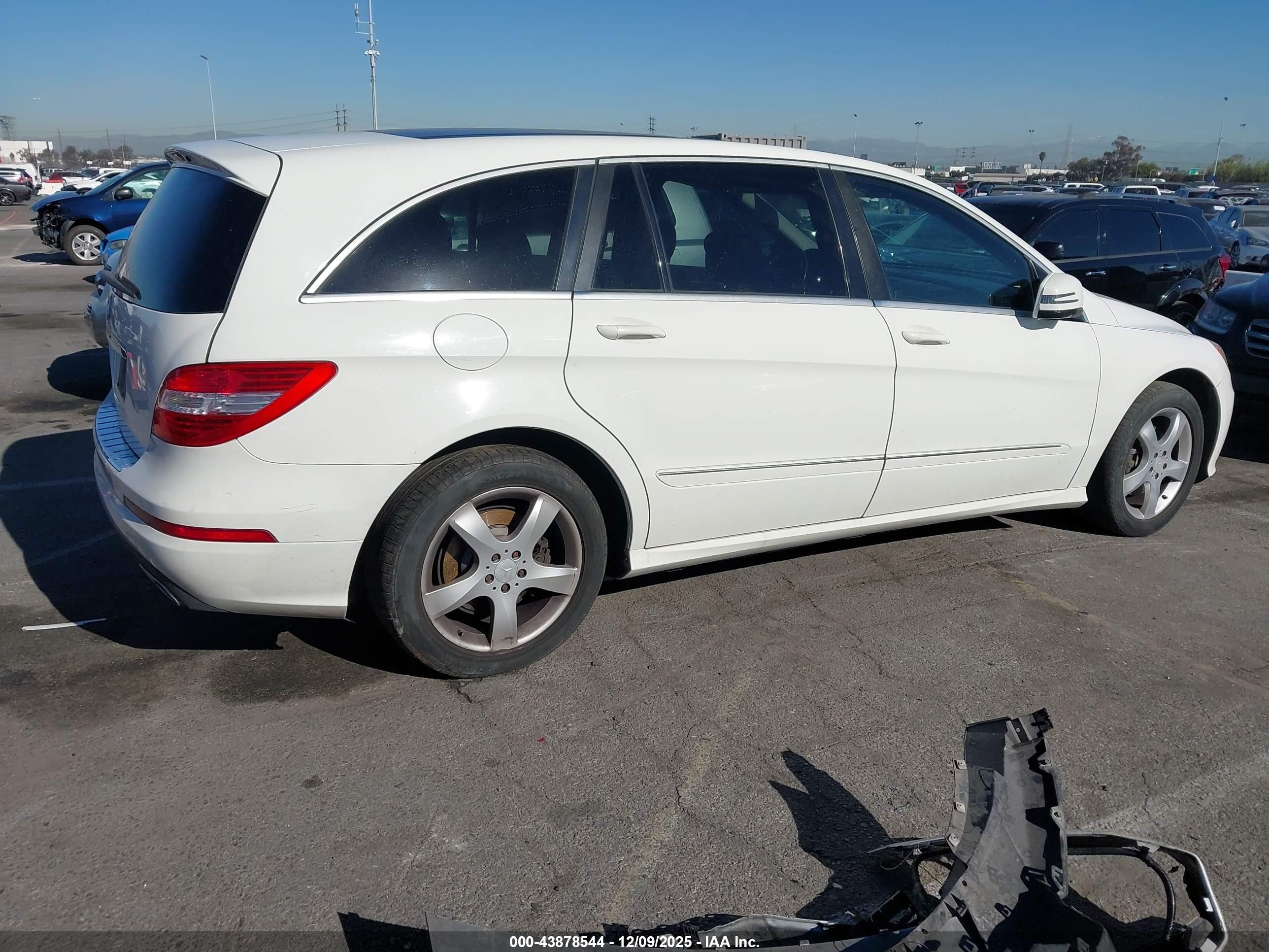 2011 Mercedes-benz R 350 4matic White vin: 4JGCB6FE9BA115282
