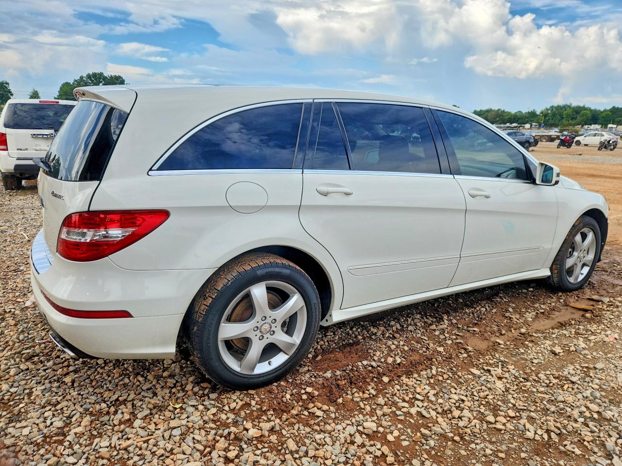 2011 Mercedes-benz R 350 4matic White vin: 4JGCB6FE9BA115914