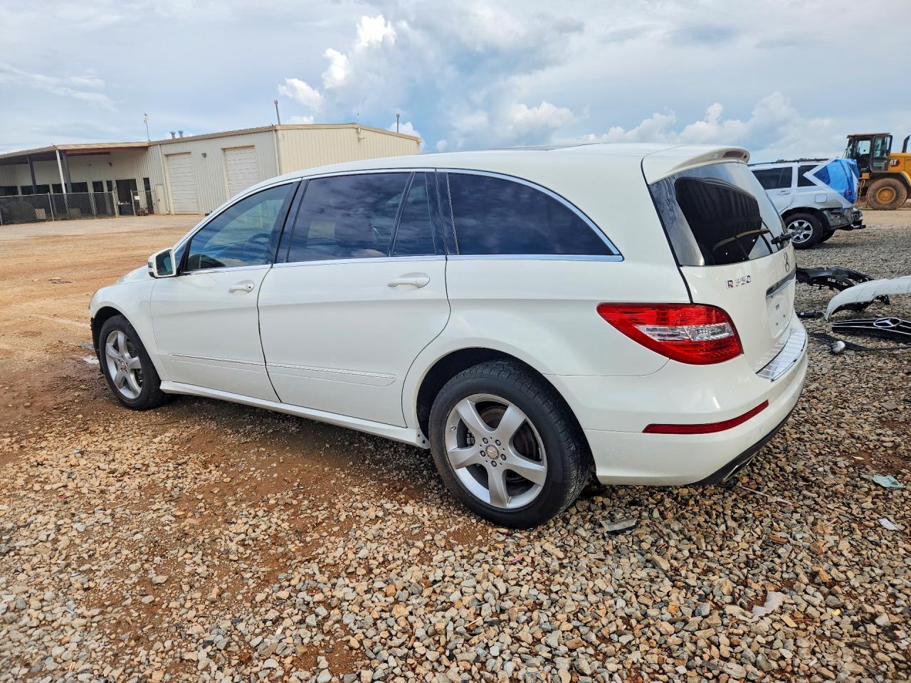 2011 Mercedes-benz R 350 4matic White vin: 4JGCB6FE9BA115914