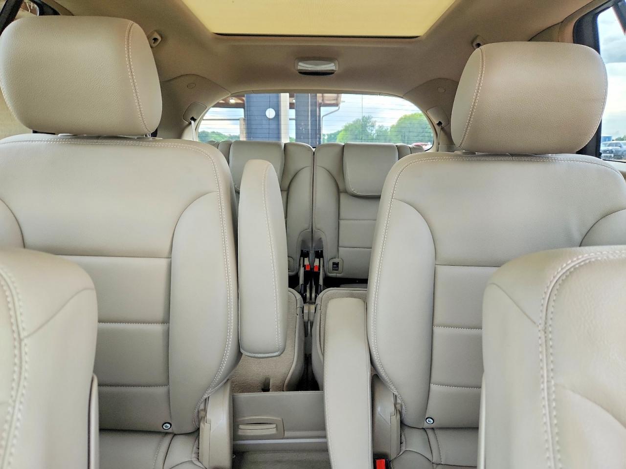 2011 Mercedes-benz R 350 4matic White vin: 4JGCB6FE9BA115914