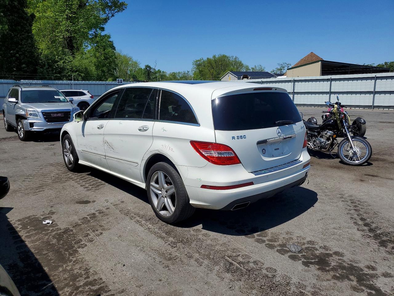 2011 Mercedes-benz R 350 4matic White vin: 4JGCB6FE9BA122829