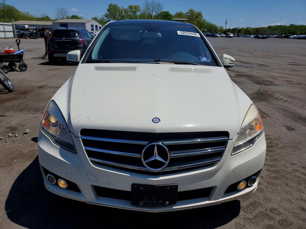2011 Mercedes-benz R 350 4matic White vin: 4JGCB6FE9BA122829