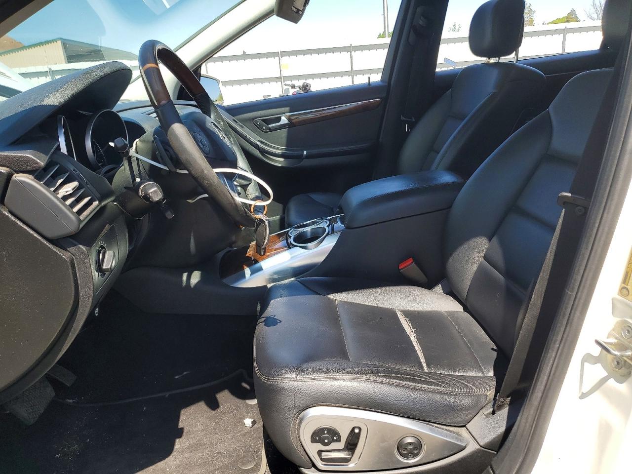 2011 Mercedes-benz R 350 4matic White vin: 4JGCB6FE9BA122829