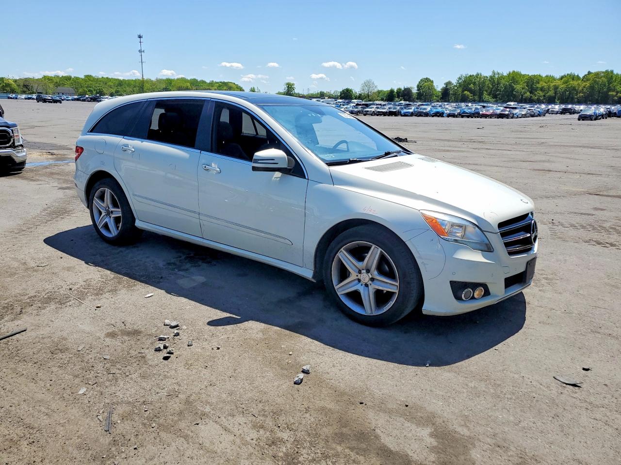 2011 Mercedes-benz R 350 4matic White vin: 4JGCB6FE9BA122829