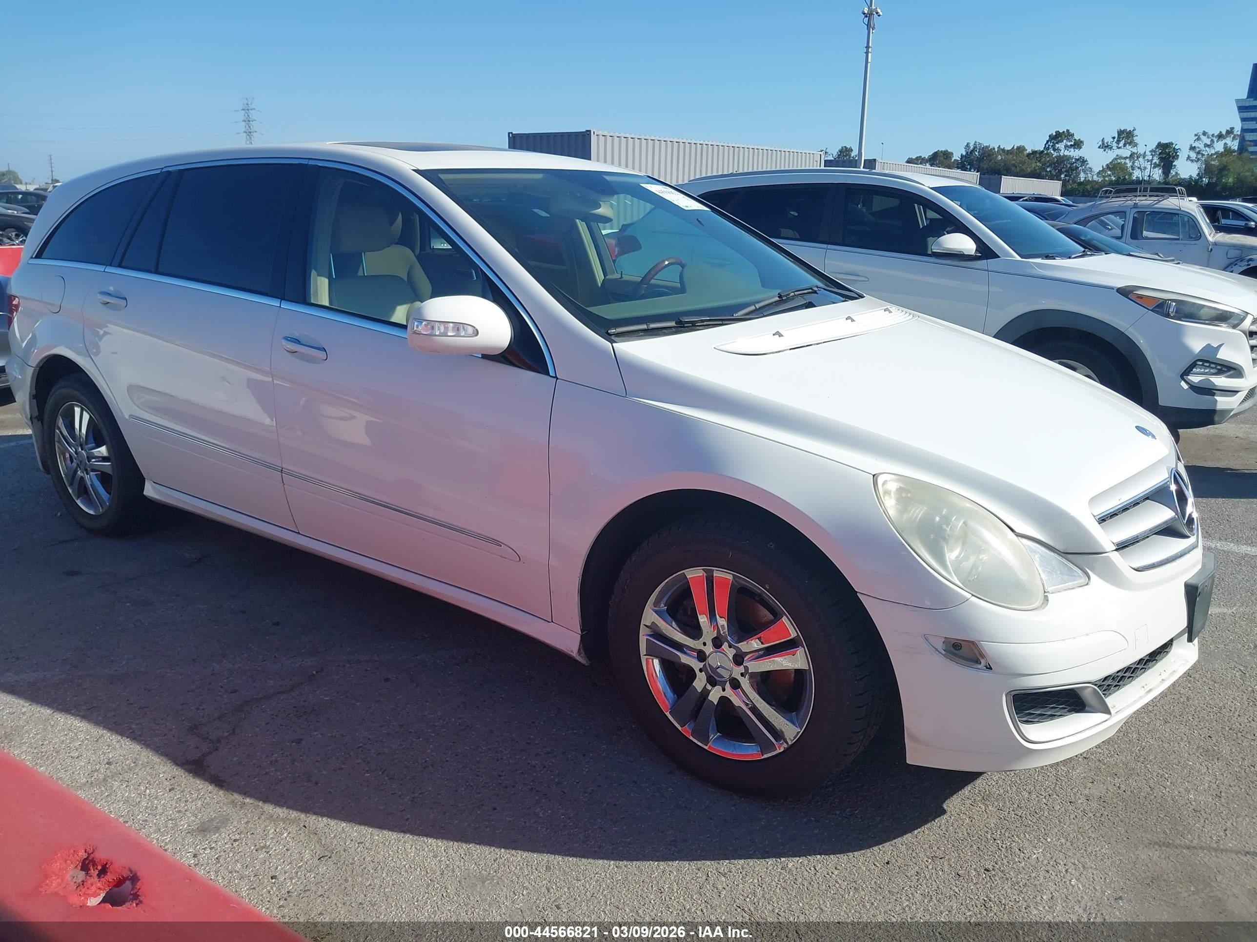 2006 Mercedes-benz R 500 4matic Белый vin: 4JGCB75E06A015911