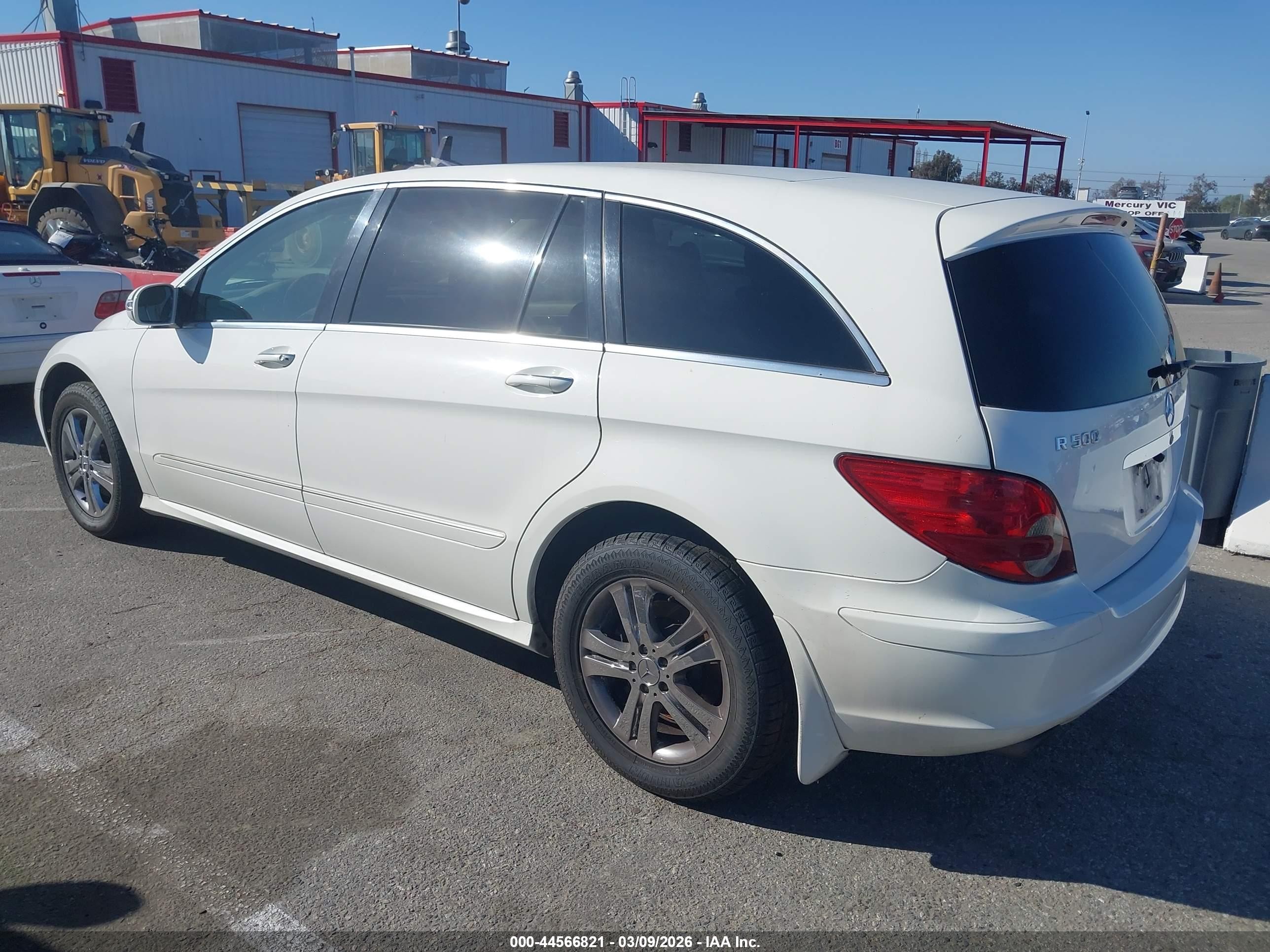 2006 Mercedes-benz R 500 4matic Белый vin: 4JGCB75E06A015911