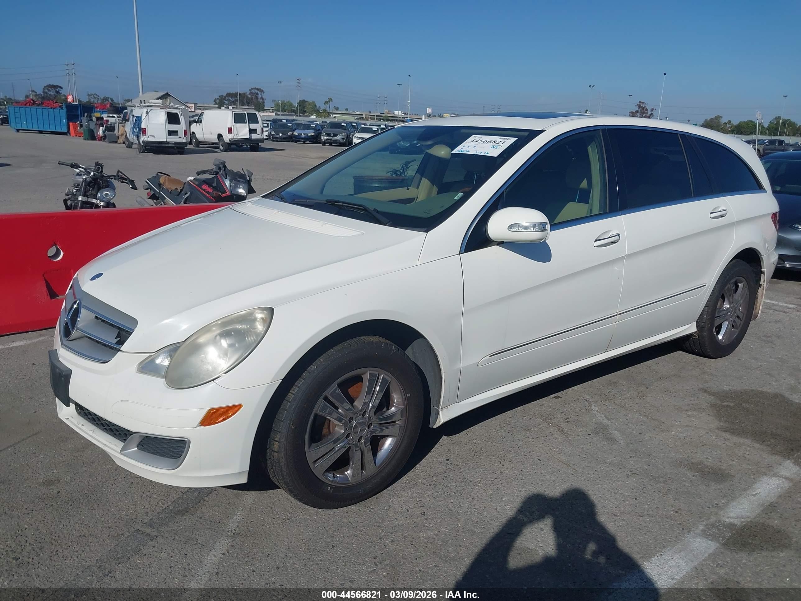 2006 Mercedes-benz R 500 4matic Белый vin: 4JGCB75E06A015911