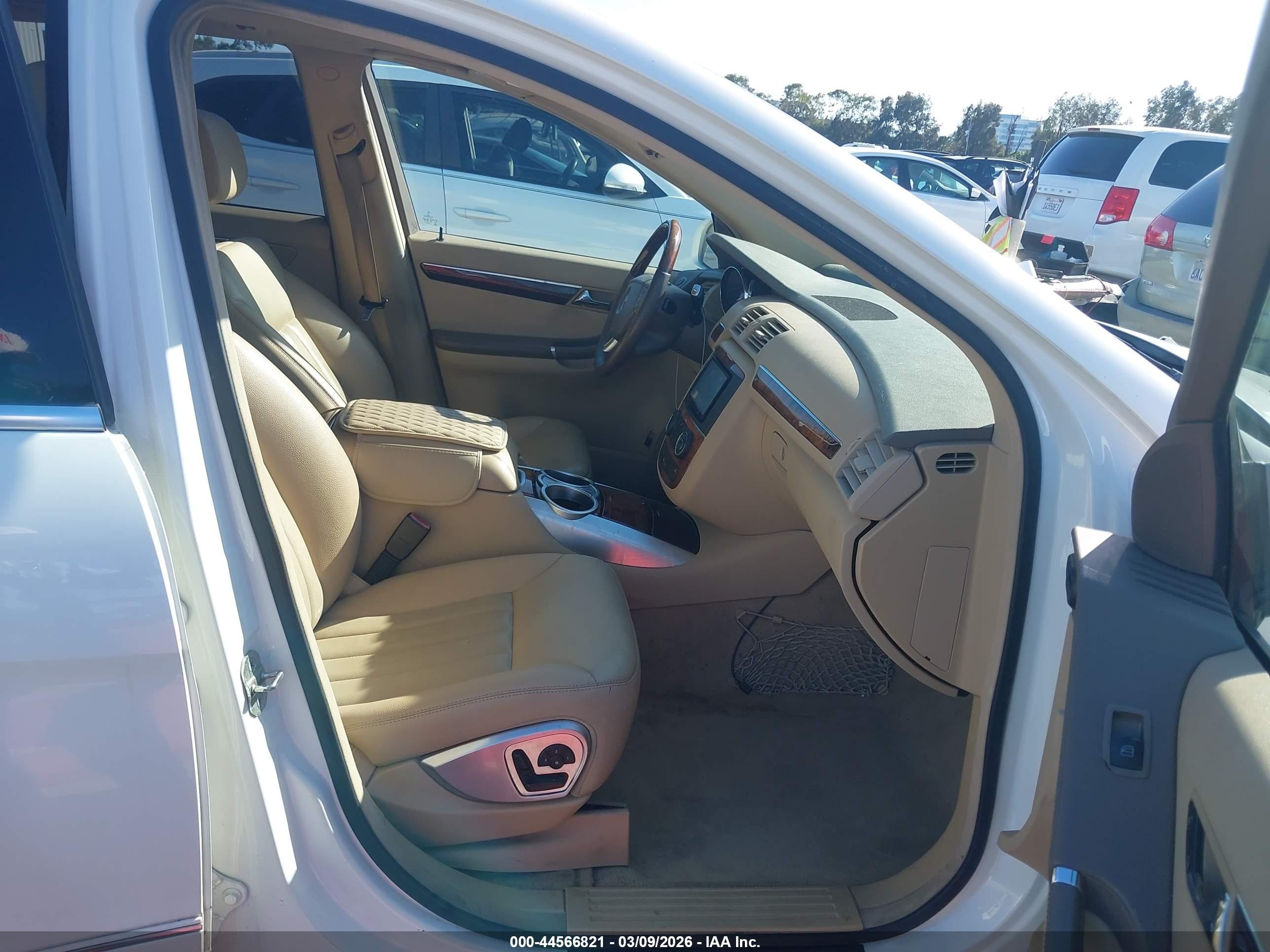 2006 Mercedes-benz R 500 4matic Белый vin: 4JGCB75E06A015911