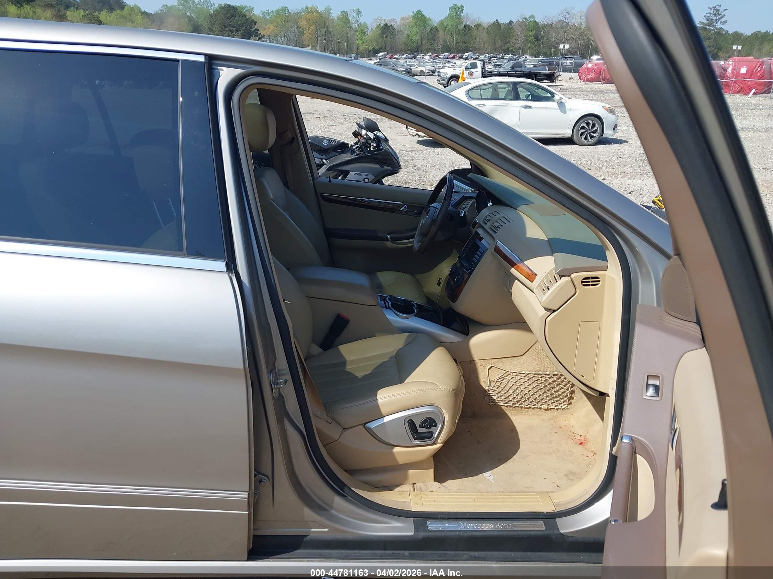 2006 Mercedes-benz R 500 4matic Beige vin: 4JGCB75E66A003598