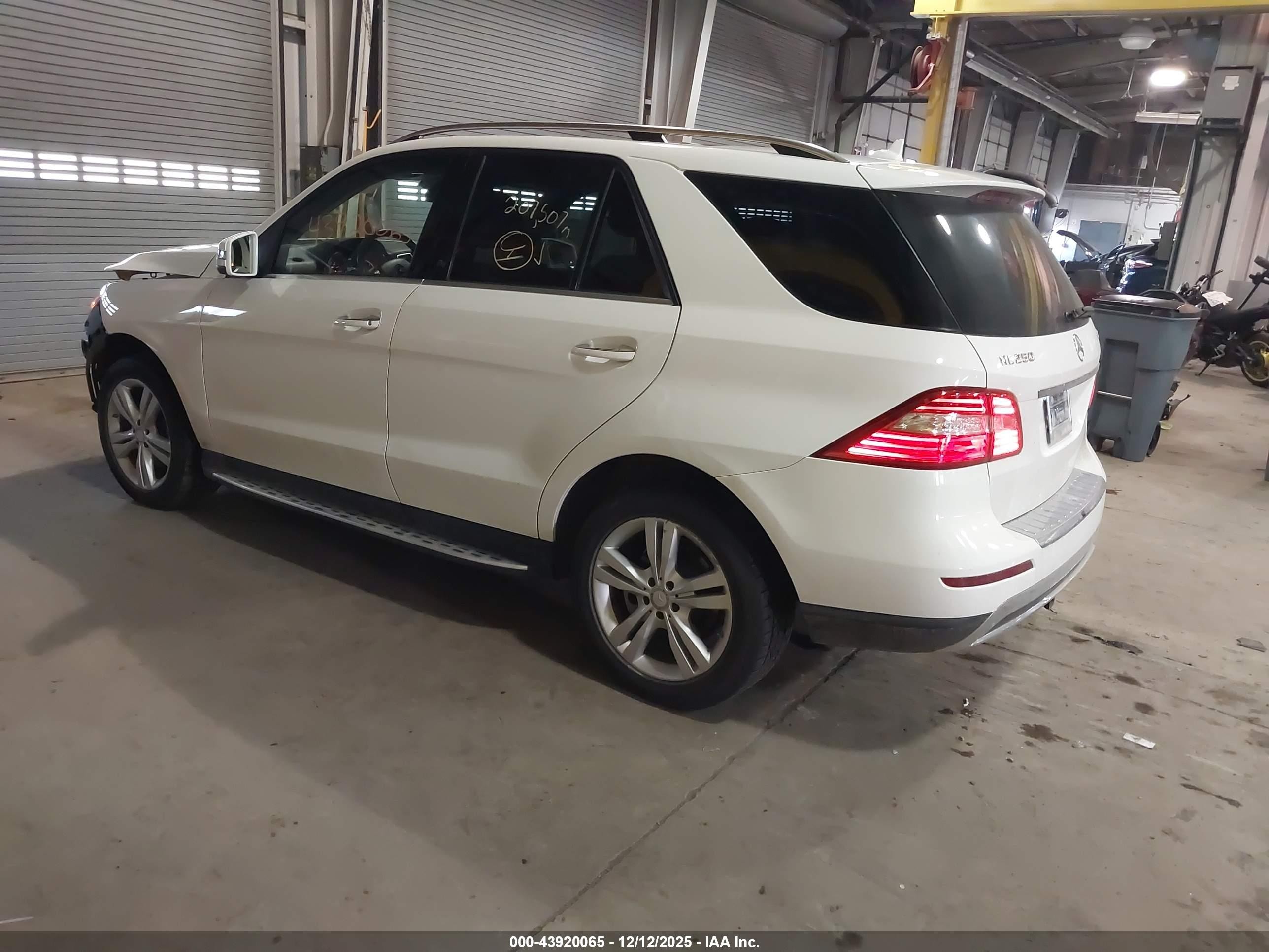 2015 Mercedes-benz Ml 250 Bluetec 4matic White vin: 4JGDA0EB0FA471735