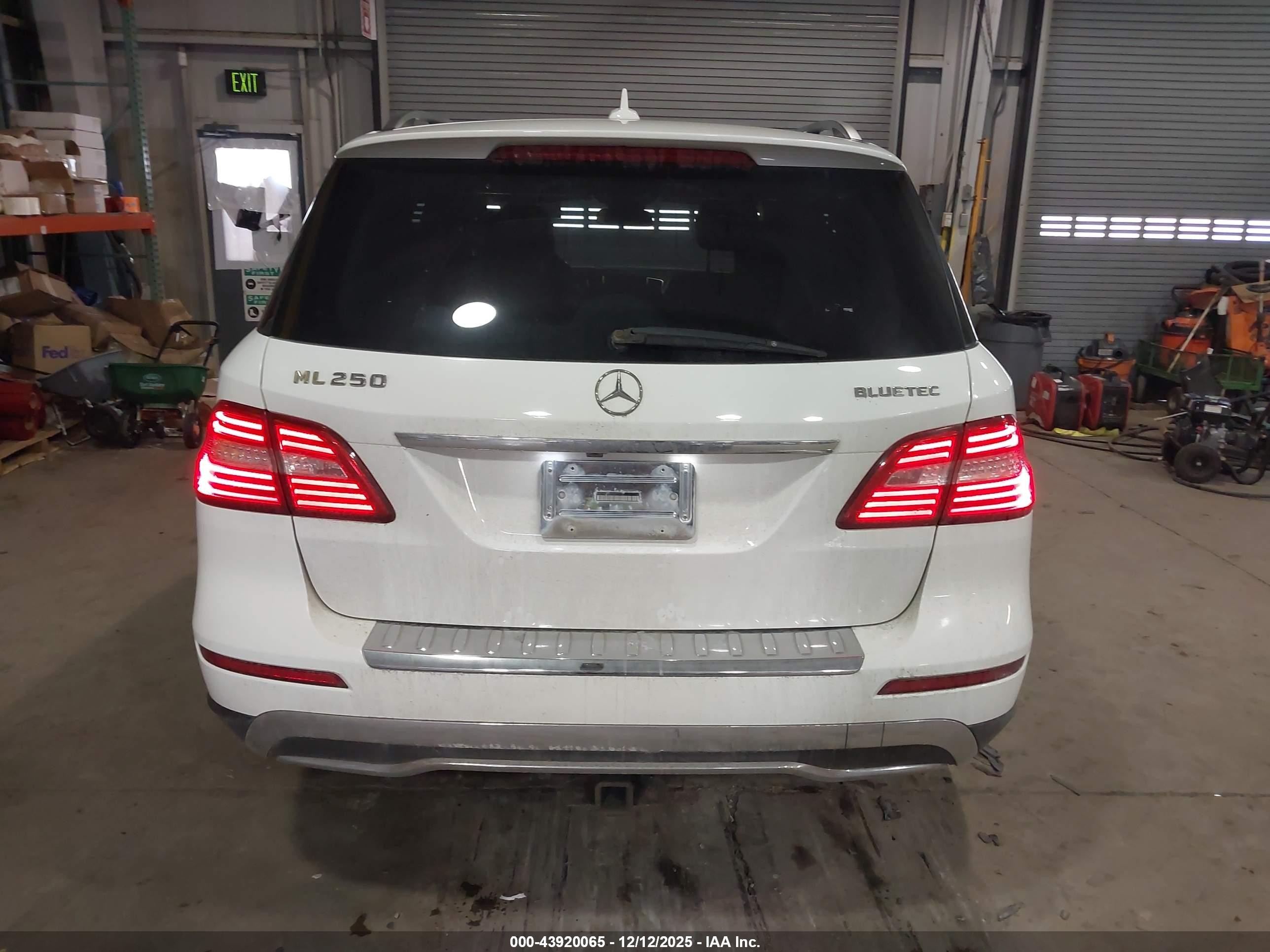 2015 Mercedes-benz Ml 250 Bluetec 4matic White vin: 4JGDA0EB0FA471735