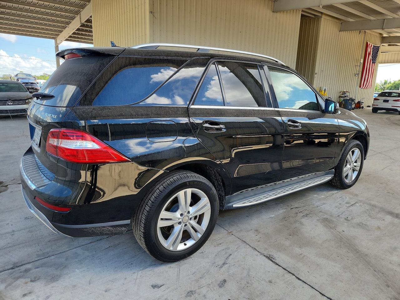 2015 Mercedes-benz Ml 250 Bluetec Черный vin: 4JGDA0EB4FA555394