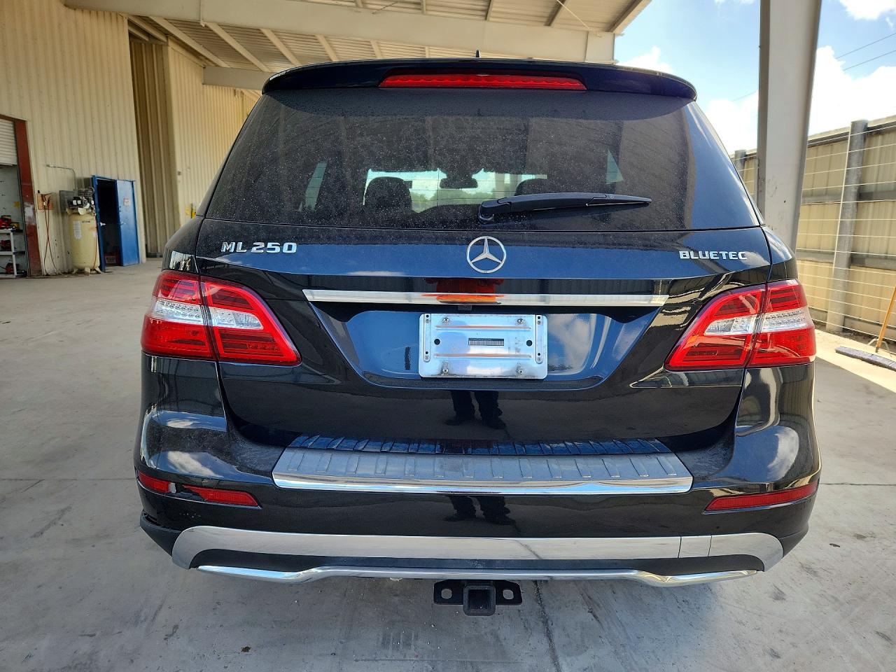 2015 Mercedes-benz Ml 250 Bluetec Черный vin: 4JGDA0EB4FA555394