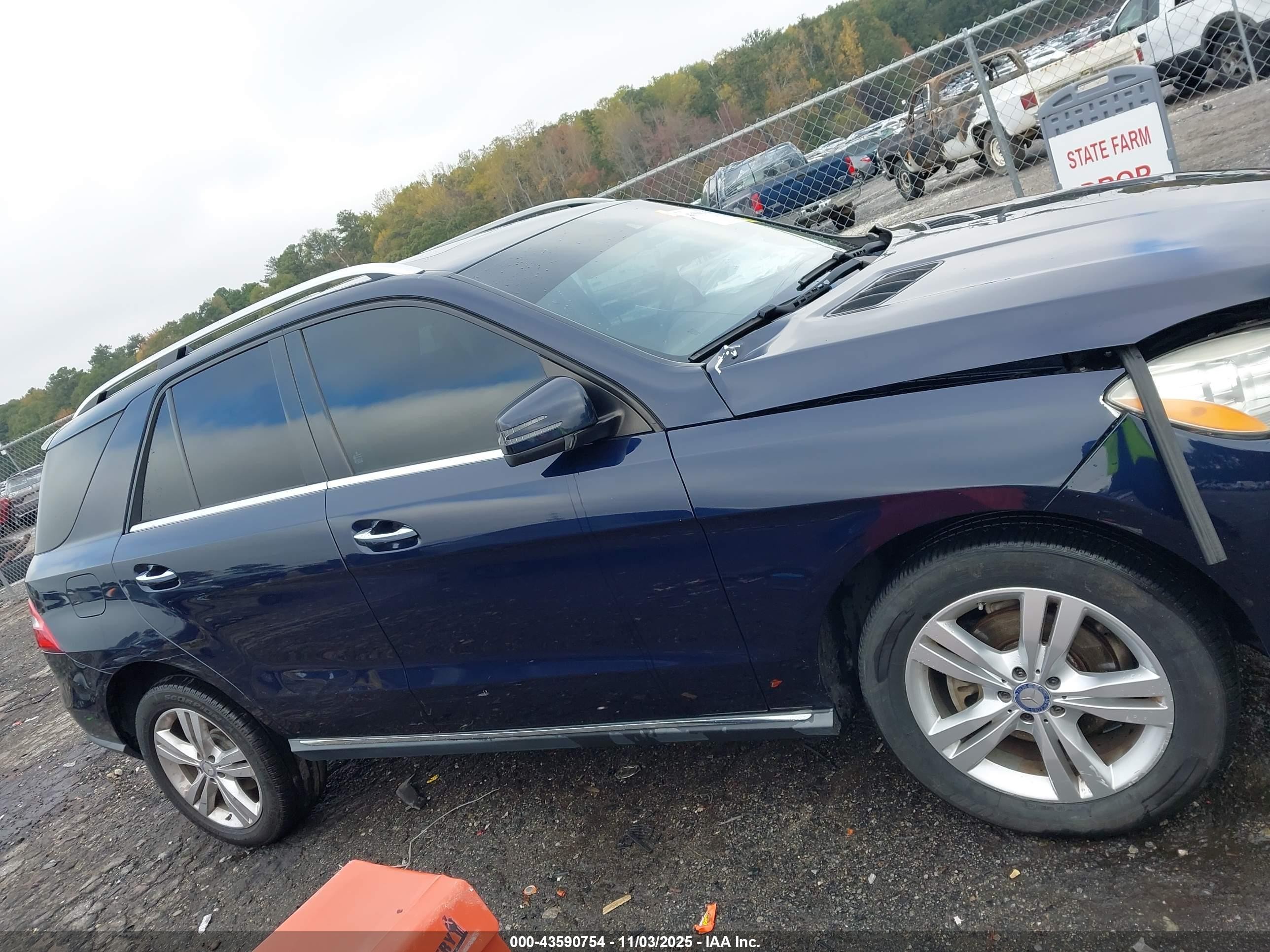 2015 Mercedes-benz Ml 250 Bluetec 4matic Dark Blue vin: 4JGDA0EB5FA472458