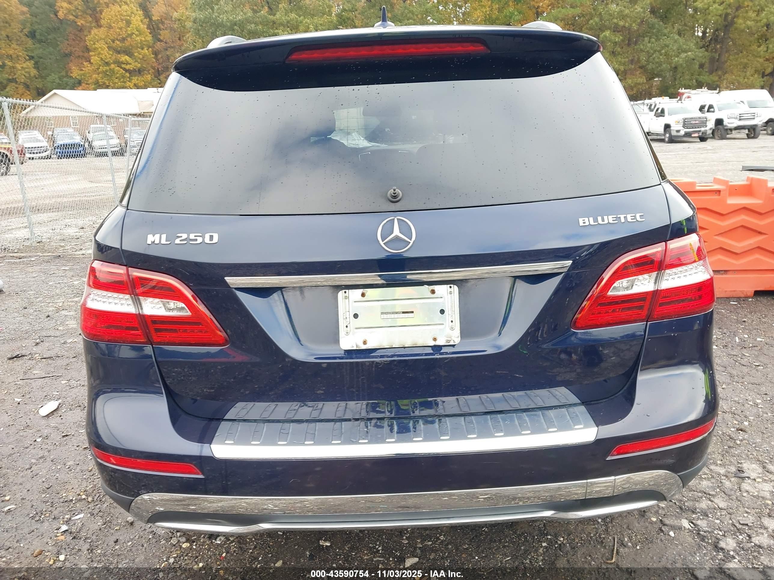 2015 Mercedes-benz Ml 250 Bluetec 4matic Dark Blue vin: 4JGDA0EB5FA472458
