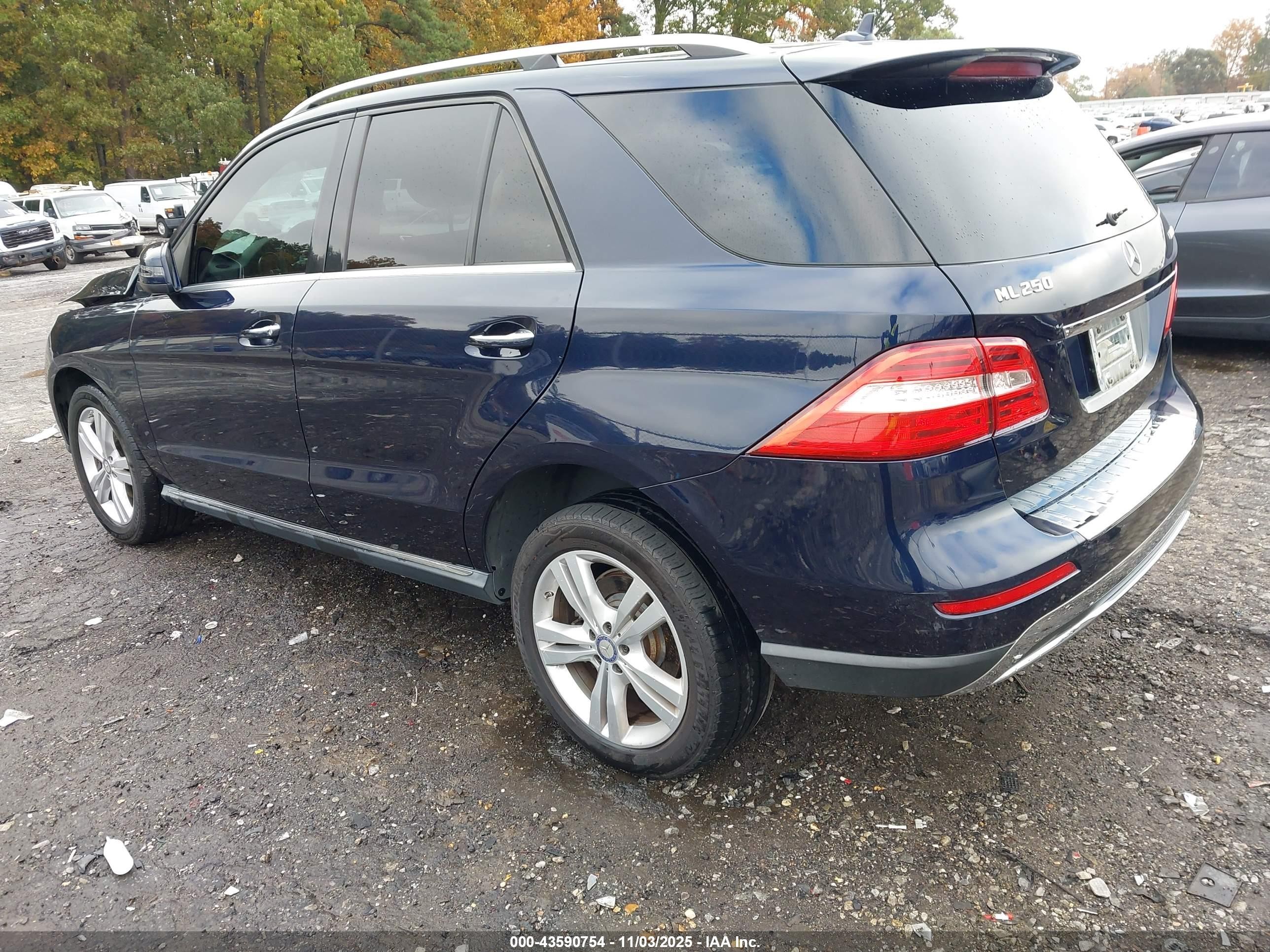 2015 Mercedes-benz Ml 250 Bluetec 4matic Dark Blue vin: 4JGDA0EB5FA472458