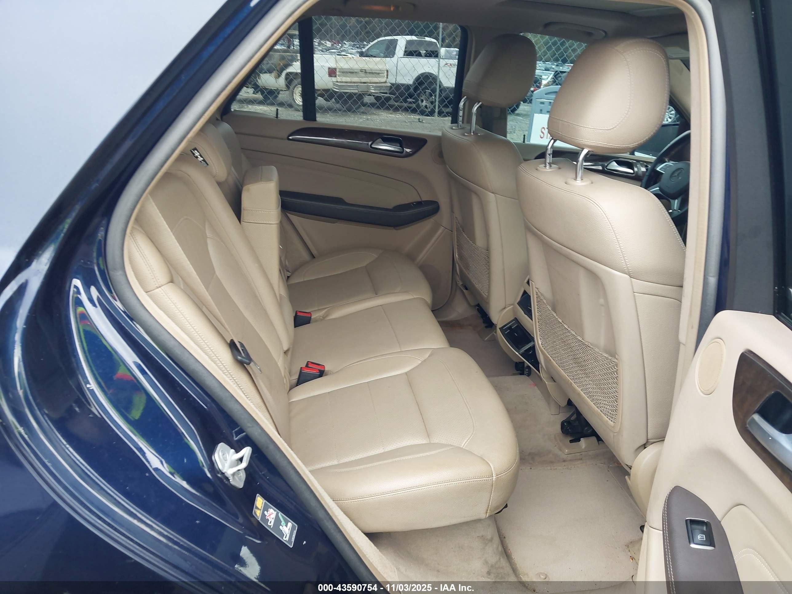 2015 Mercedes-benz Ml 250 Bluetec 4matic Dark Blue vin: 4JGDA0EB5FA472458
